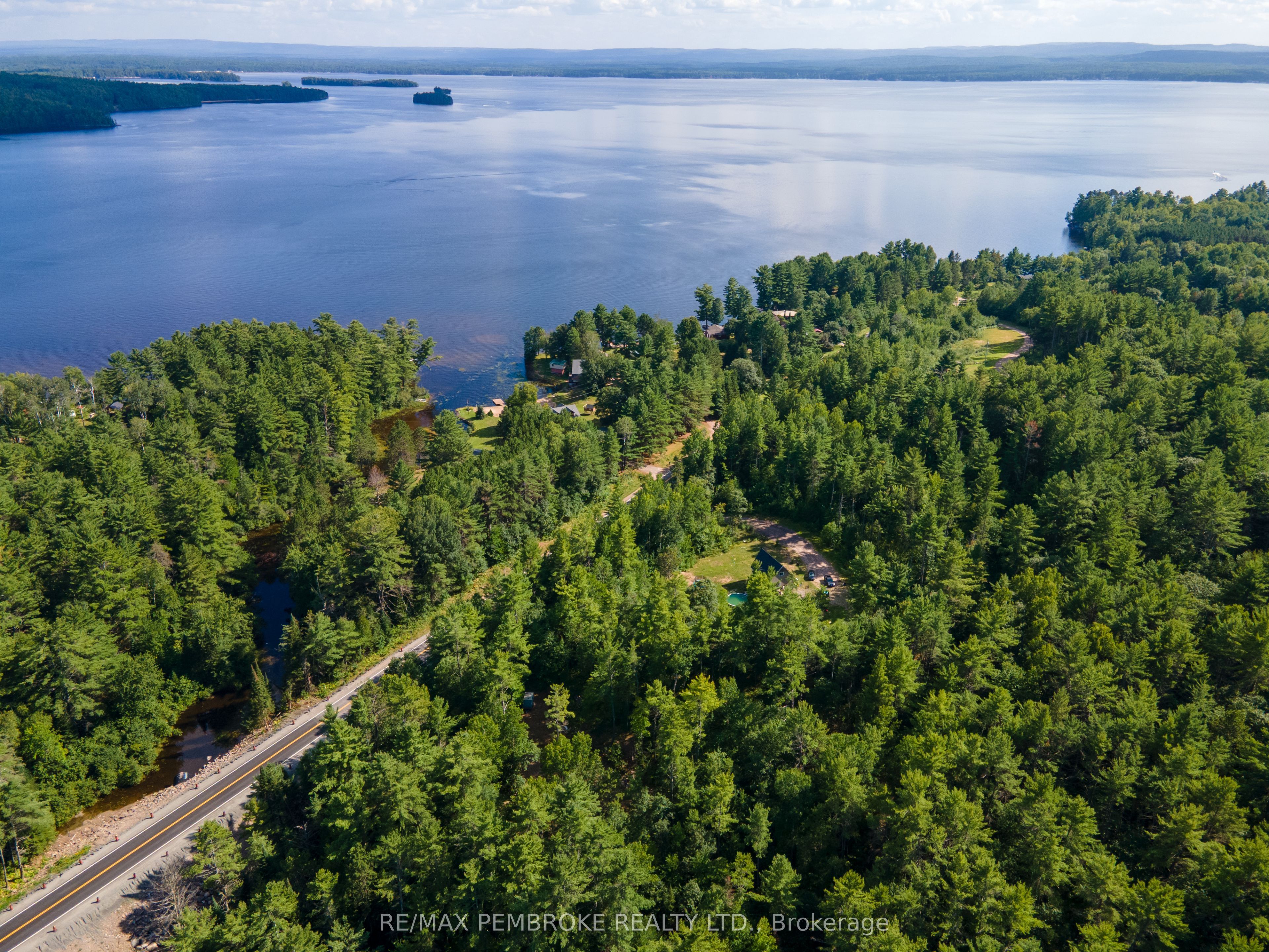5032 Round Lake Road Property Photo 3