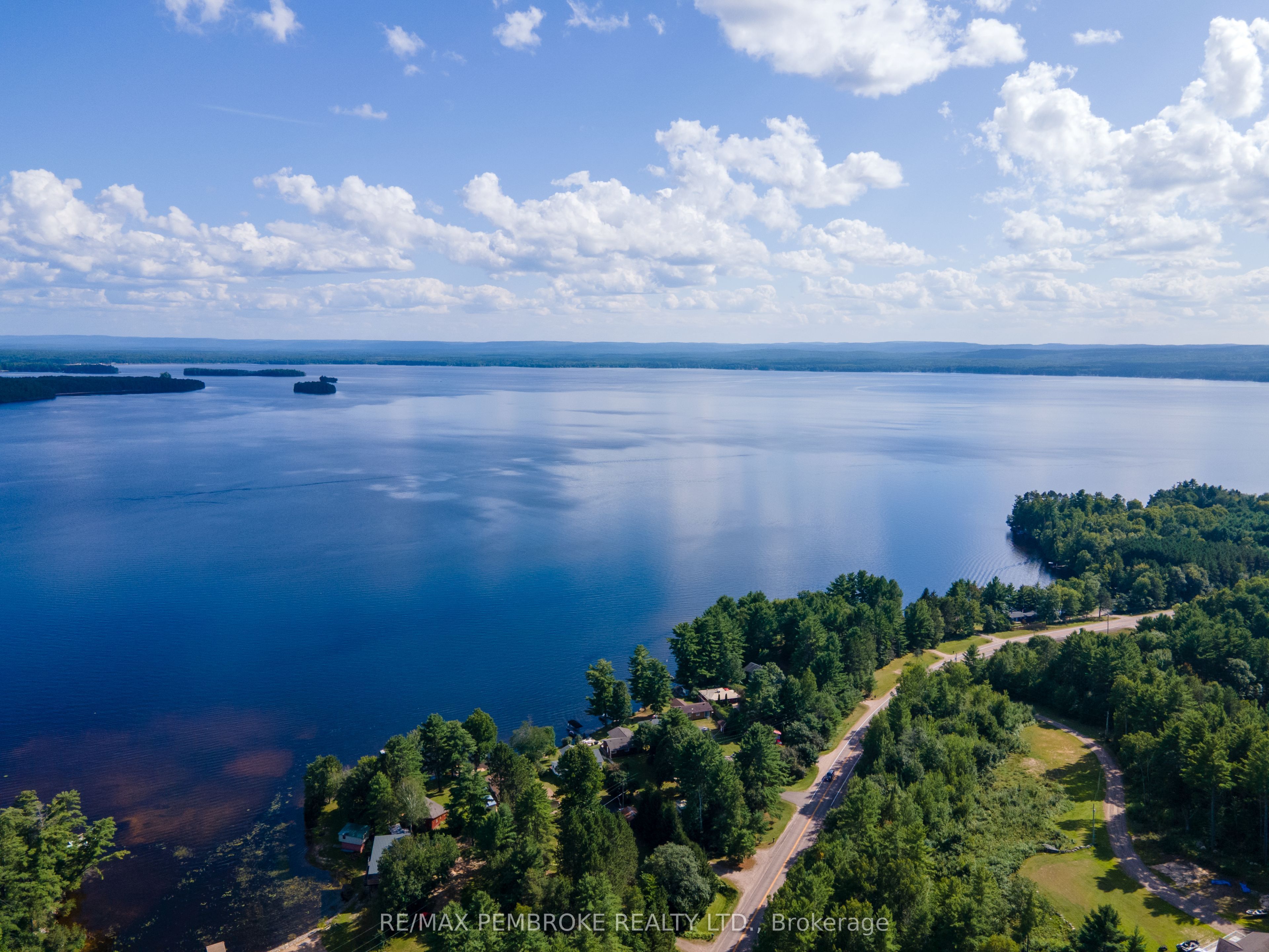 5032 Round Lake Road Property Photo 4