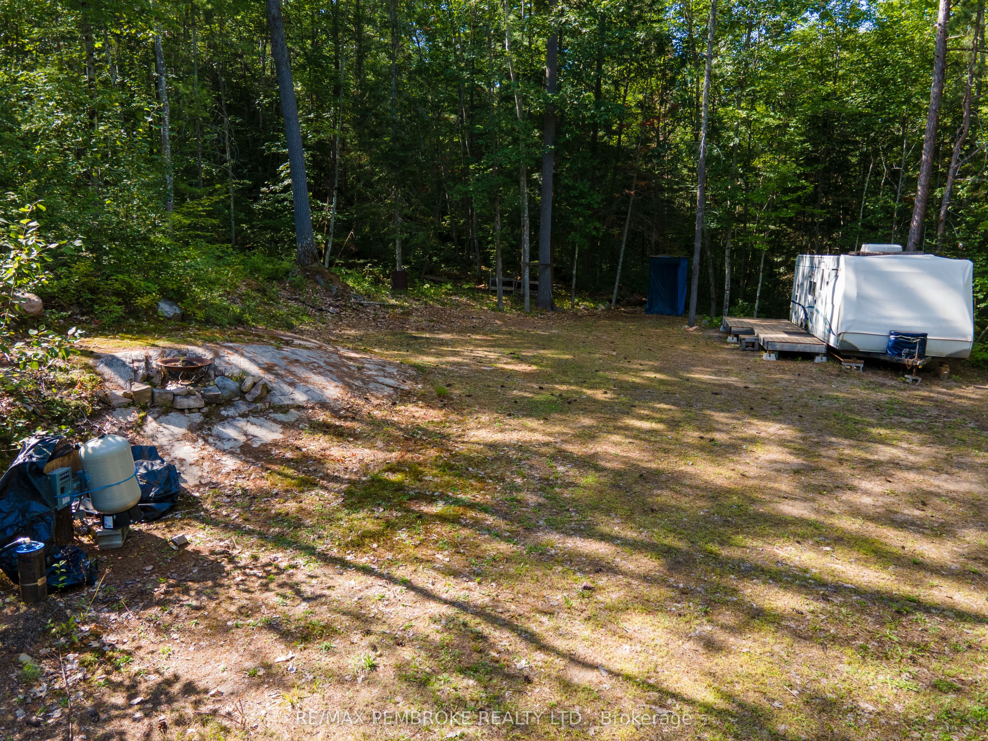 5032 Round Lake Road Property Photo 9