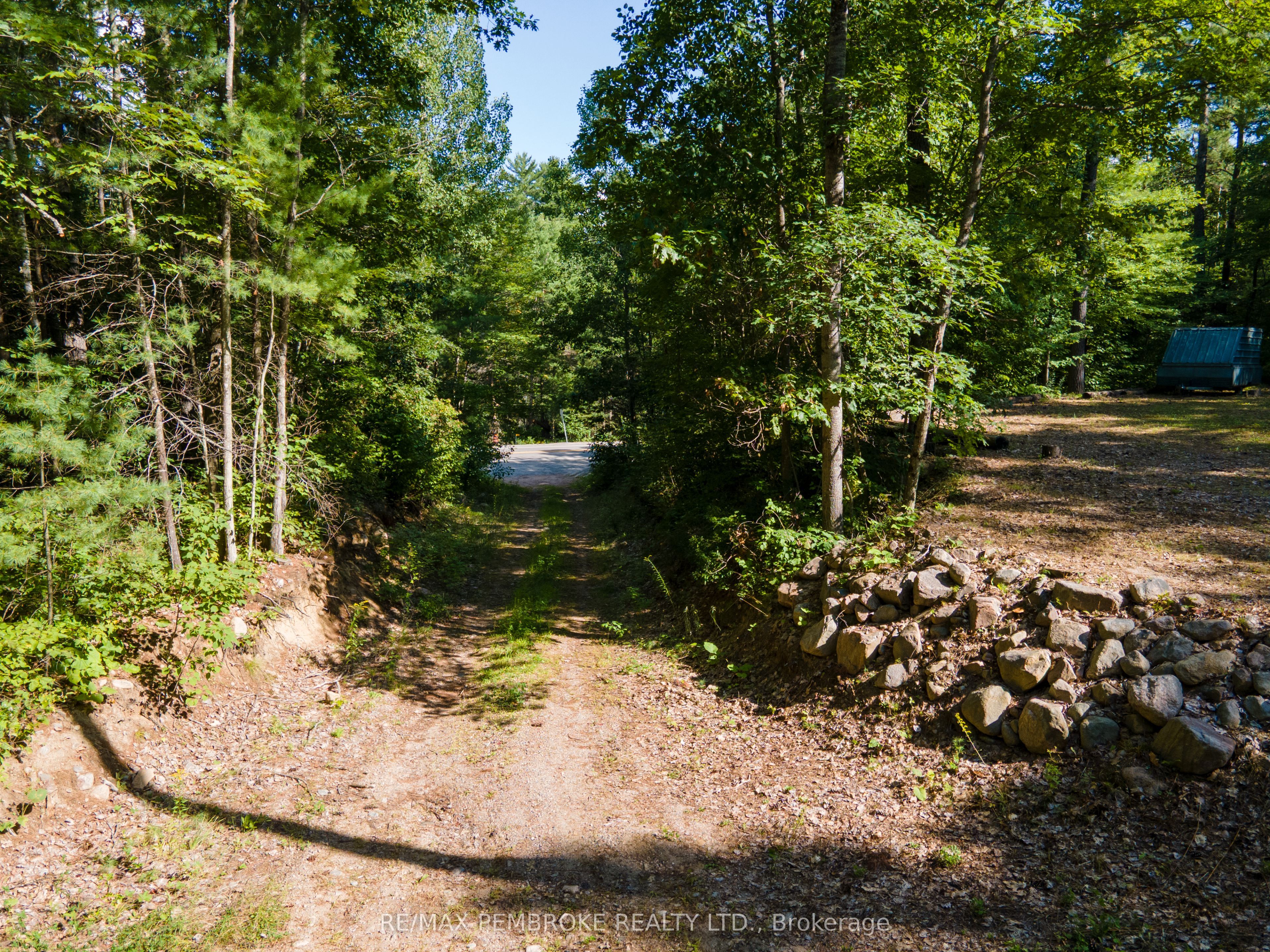 5032 Round Lake Road Property Photo 11