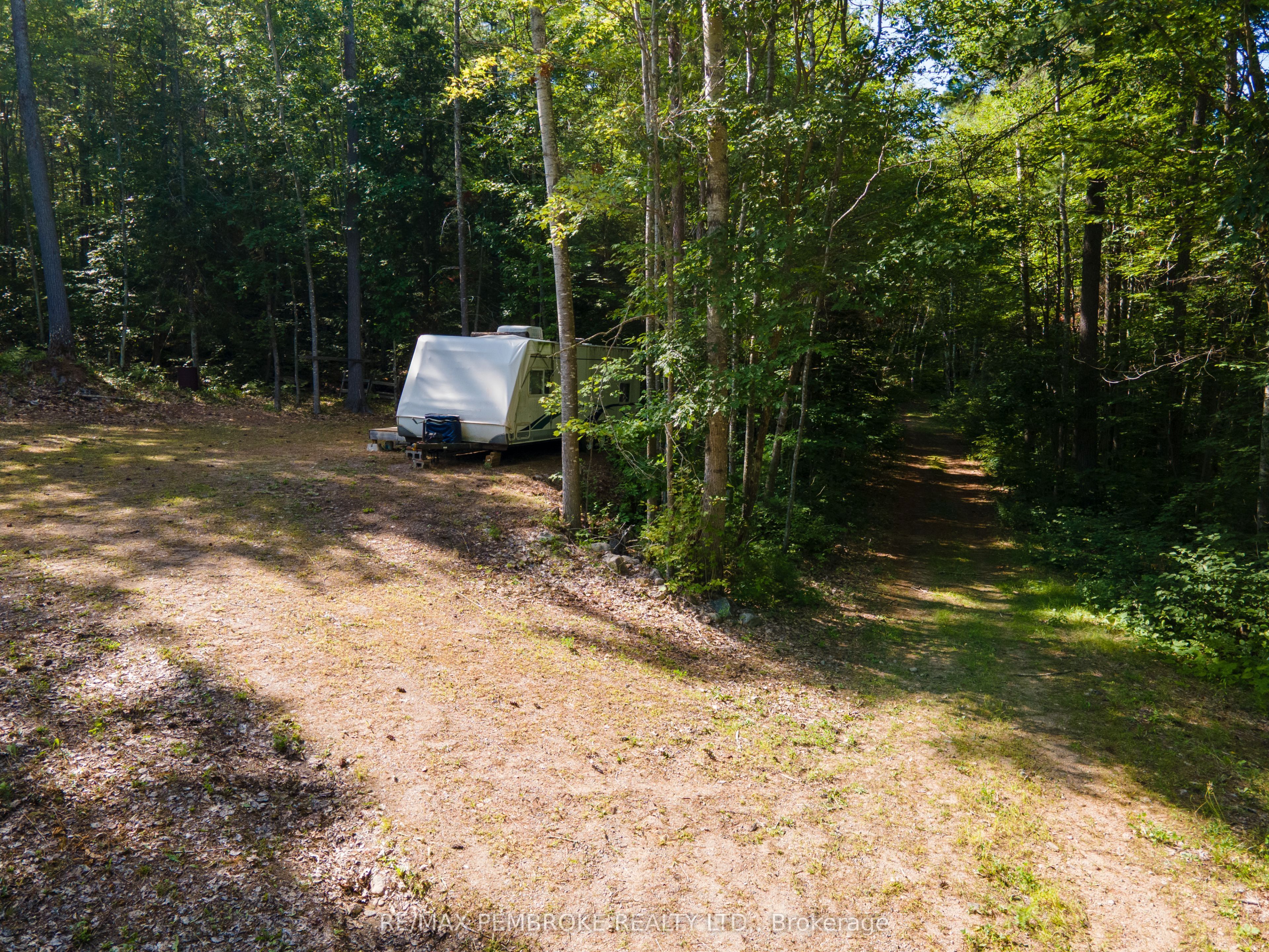 5032 Round Lake Road Property Photo 13