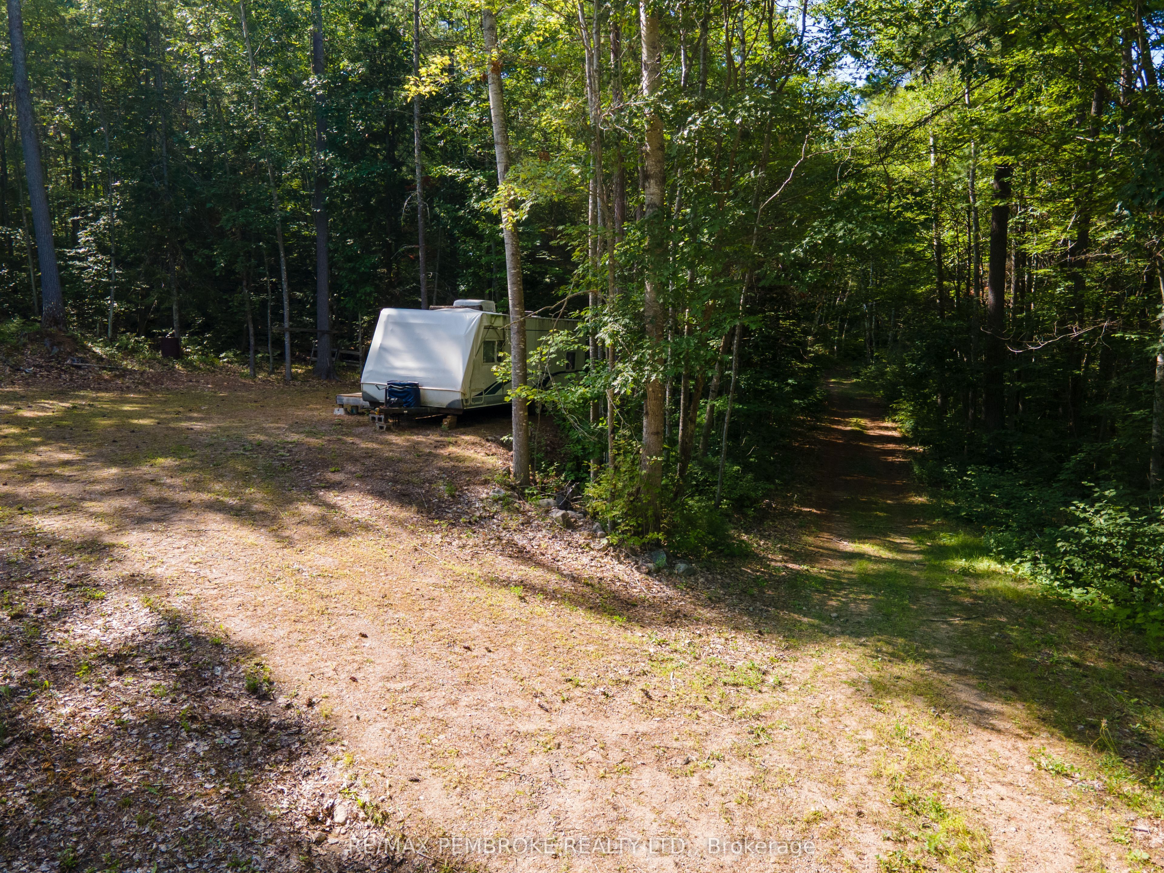 5032 Round Lake Road Property Photo 14