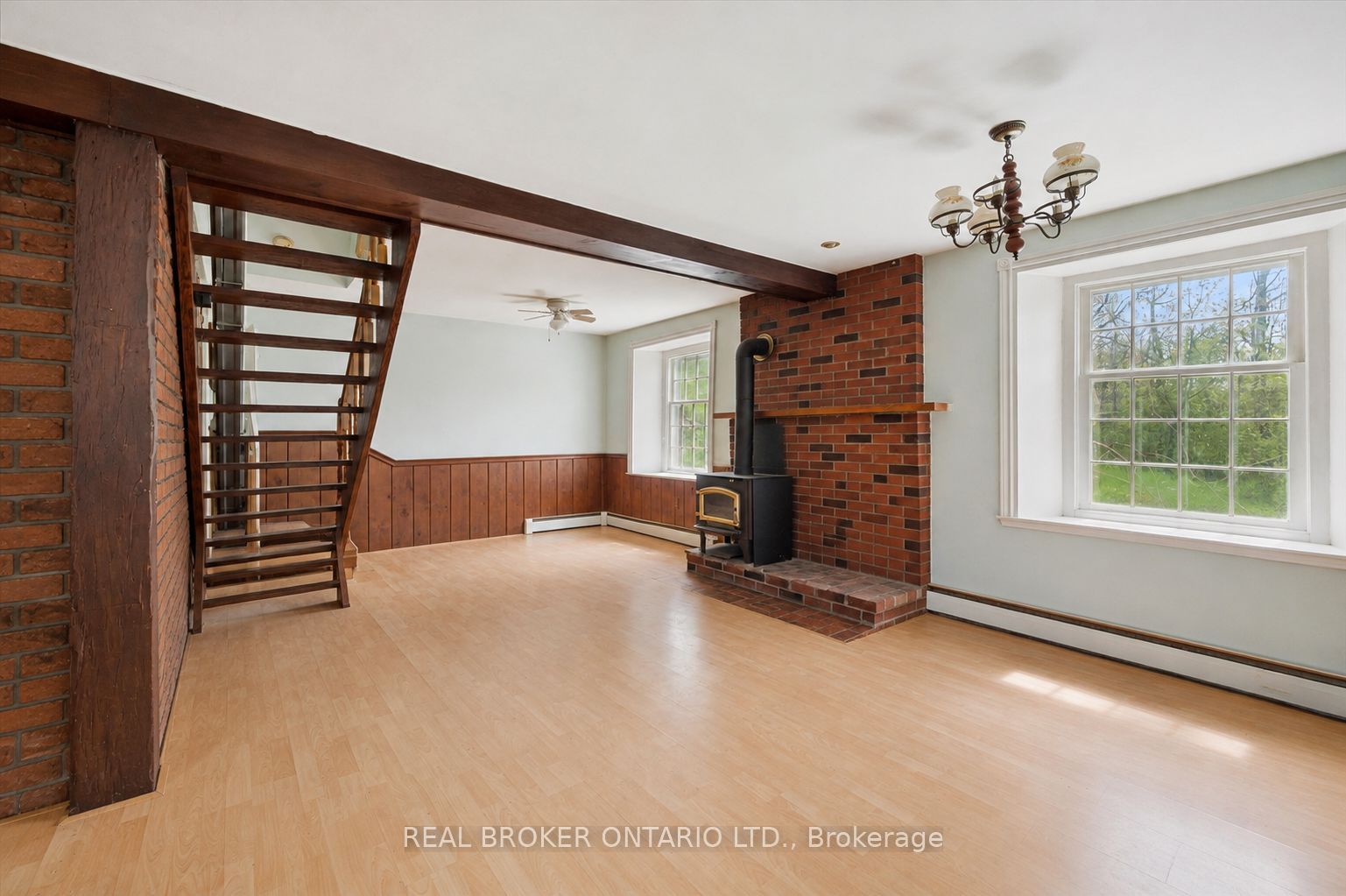 36 Elgin Street E Property Photo 3