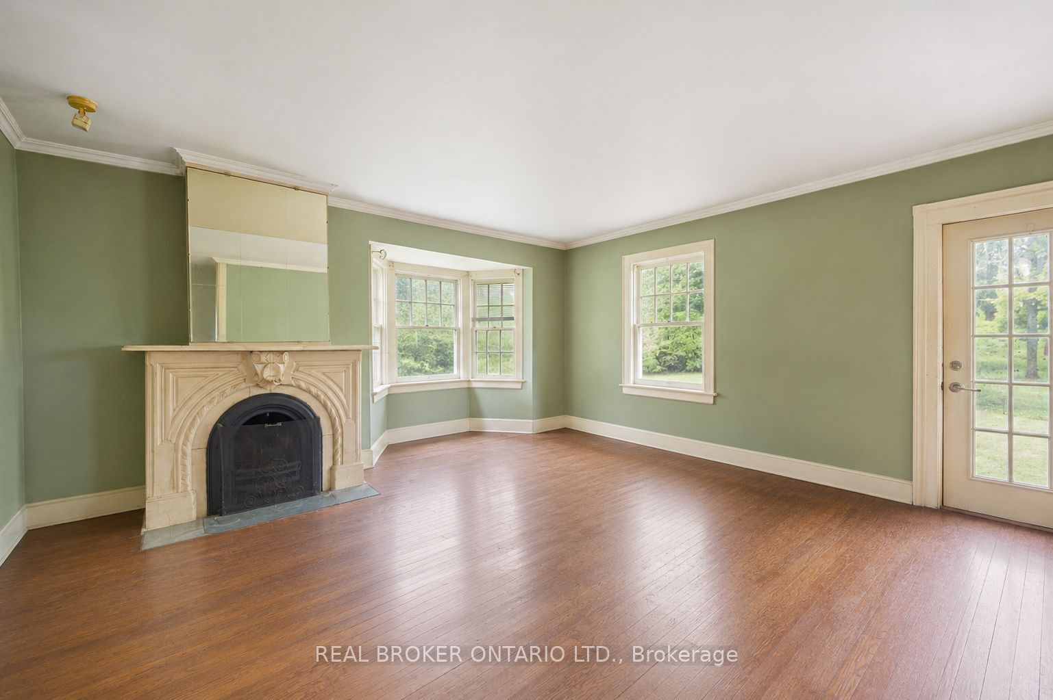 36 Elgin Street E Property Photo 6