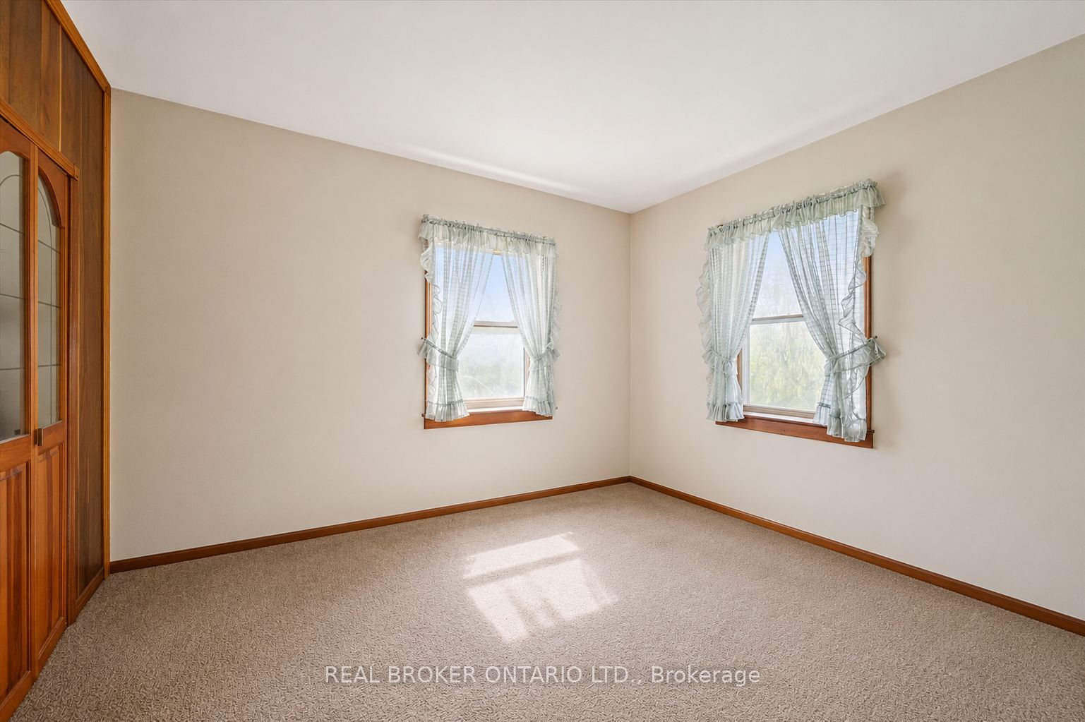 36 Elgin Street E Property Photo 7