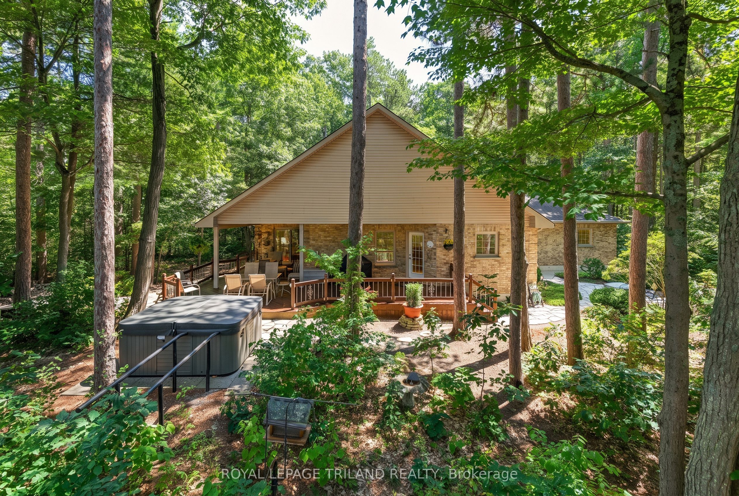 9958 Riverview Road Property Photo 2