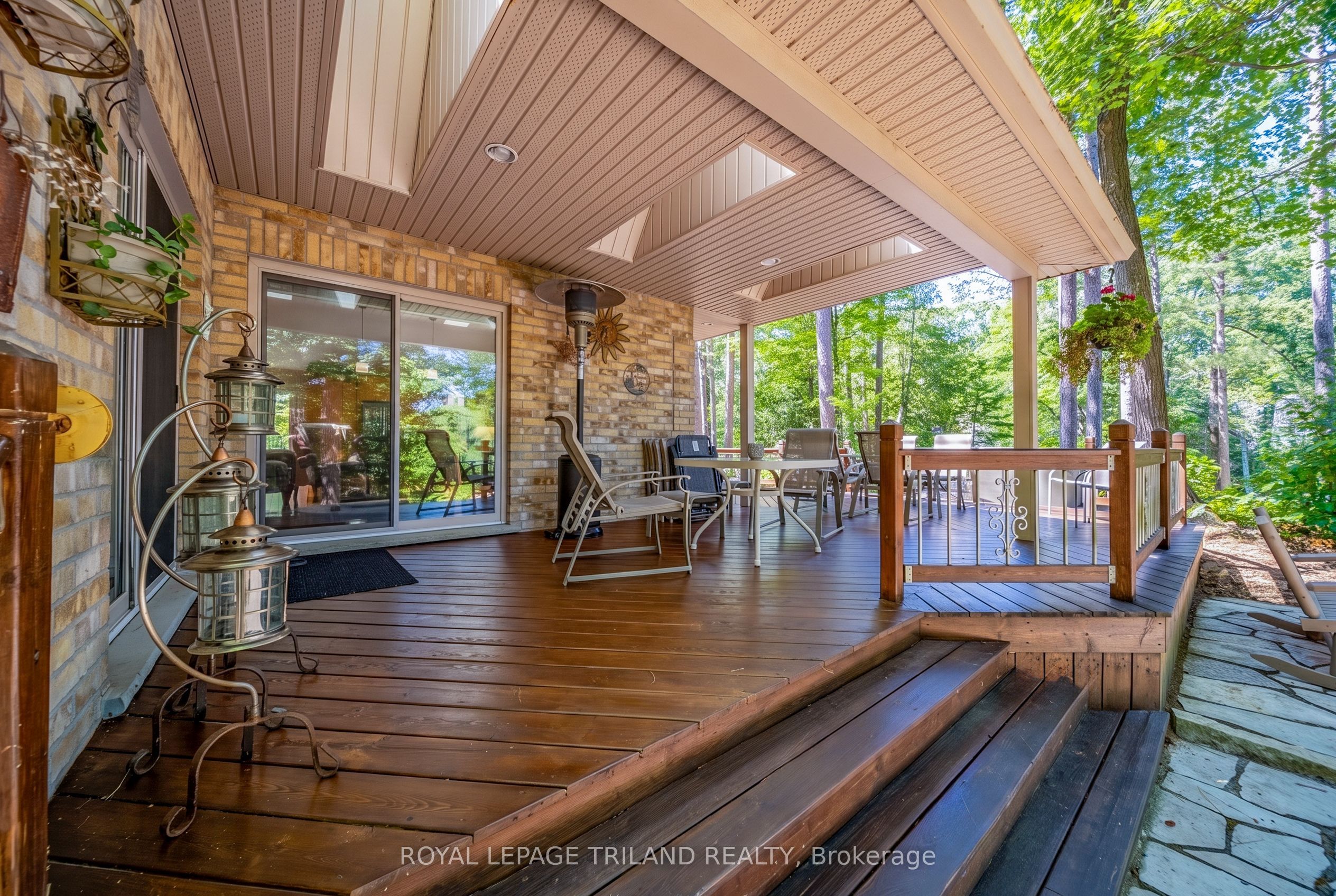 9958 Riverview Road Property Photo 3