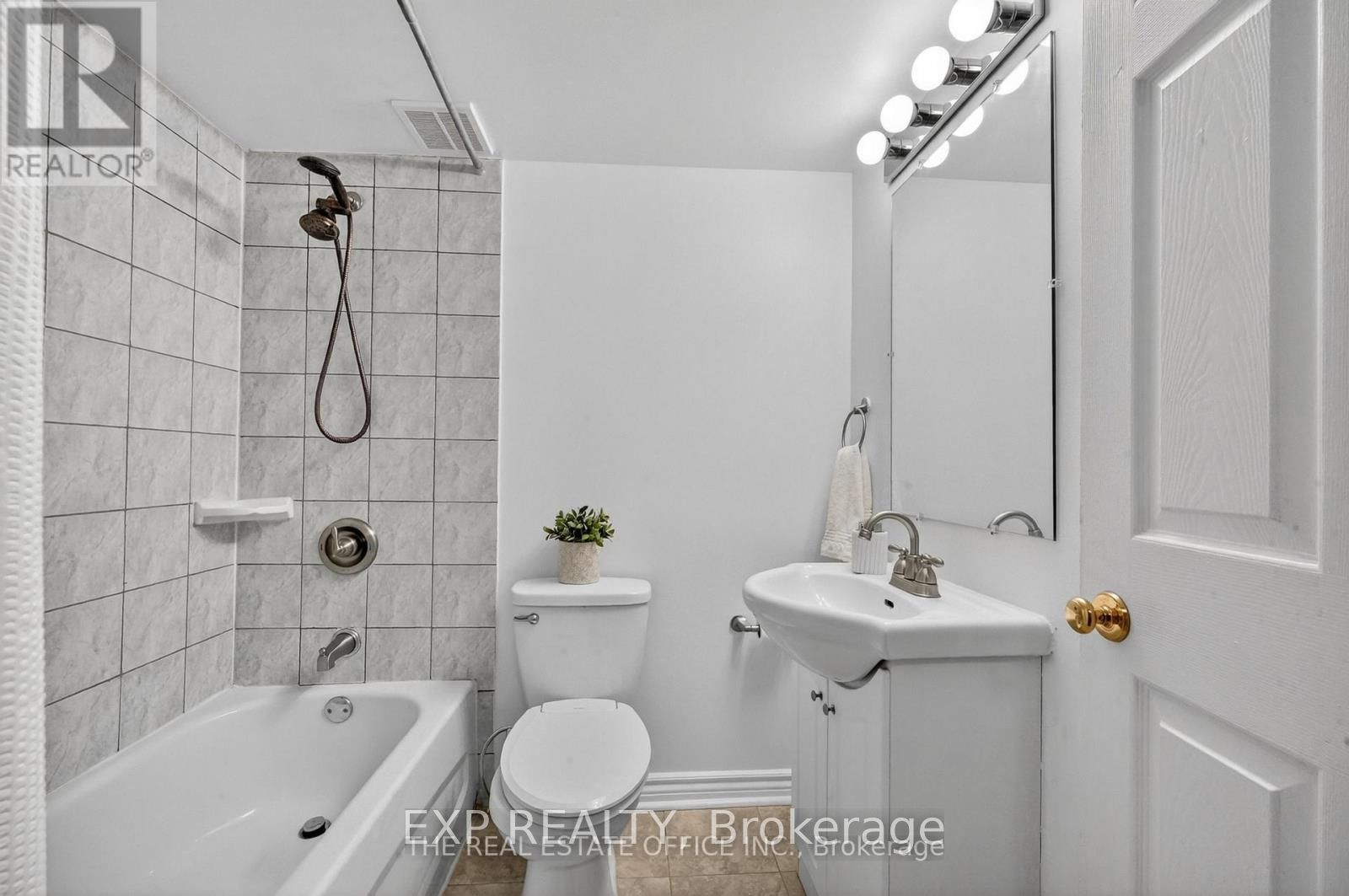 106 Corsica Private W Property Photo 6