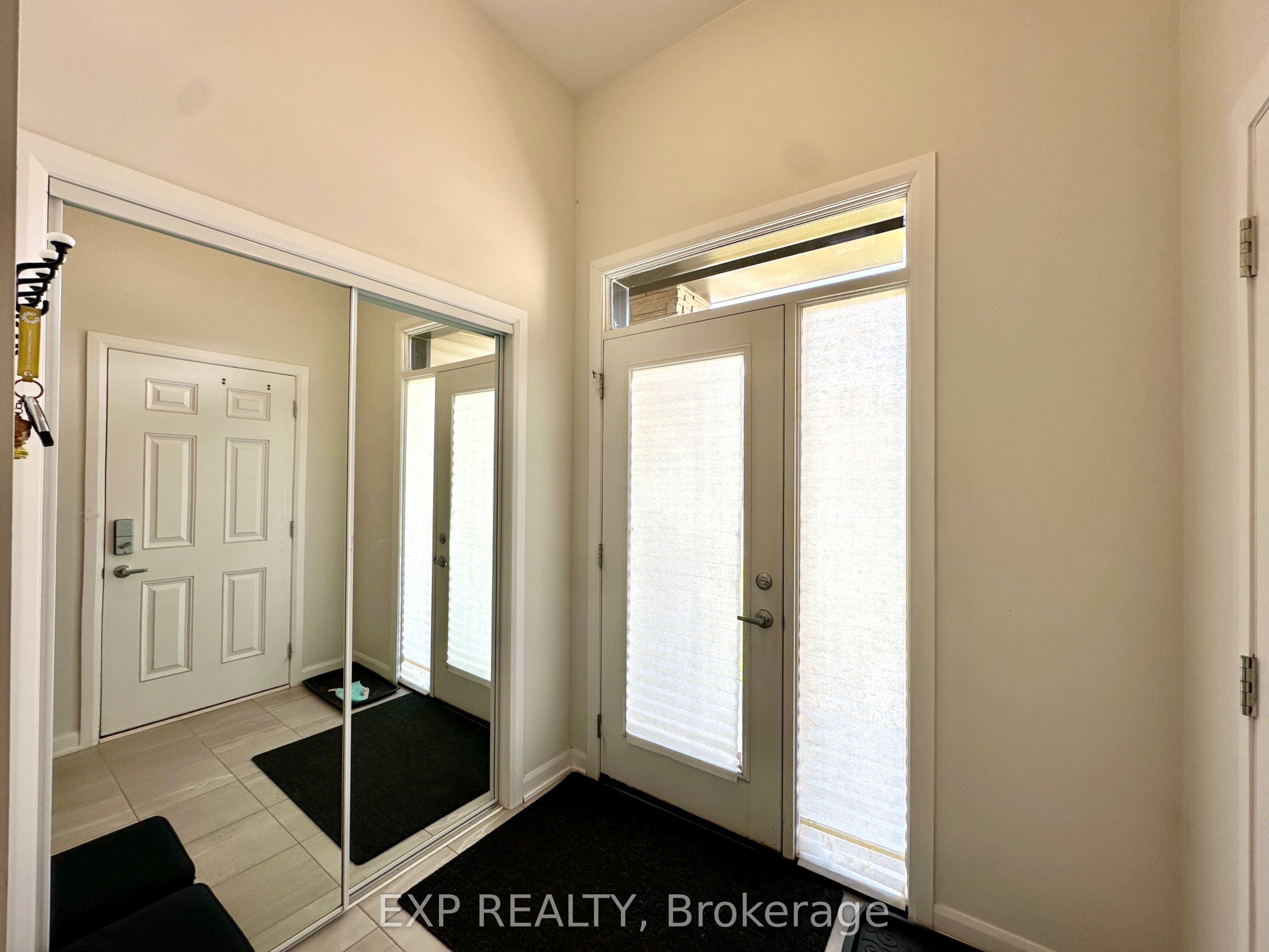 725 Cashmere Terrace Property Photo 2