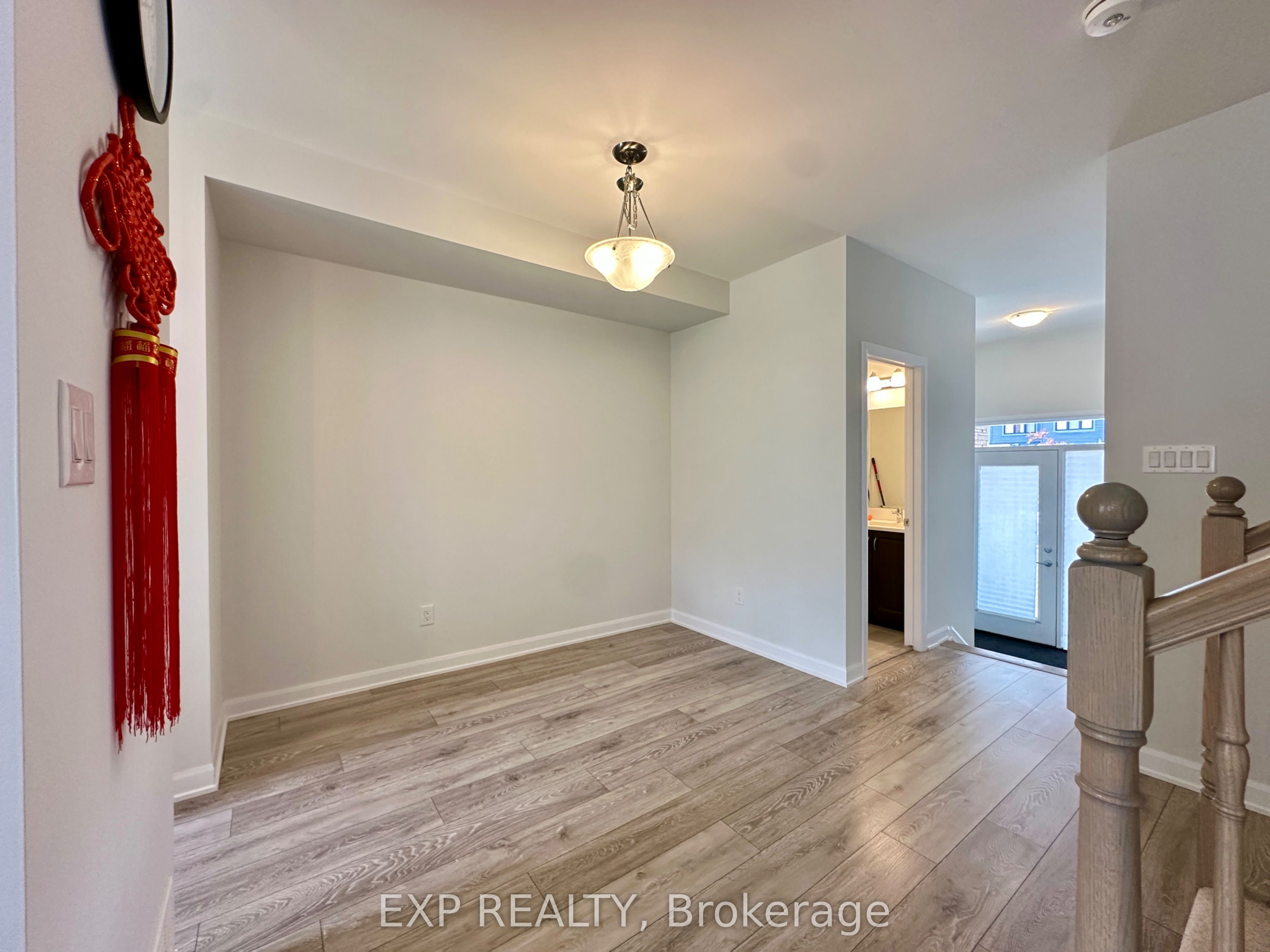 725 Cashmere Terrace Property Photo 5