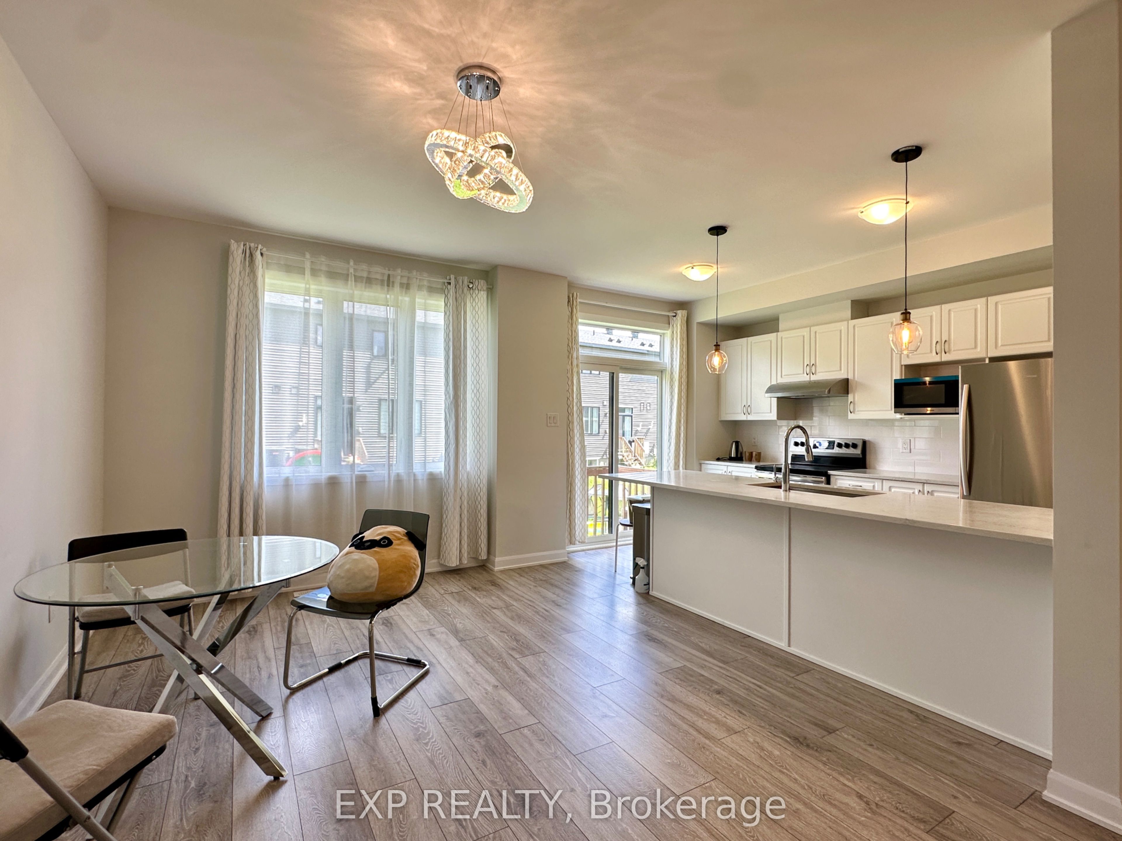 725 Cashmere Terrace Property Photo 9