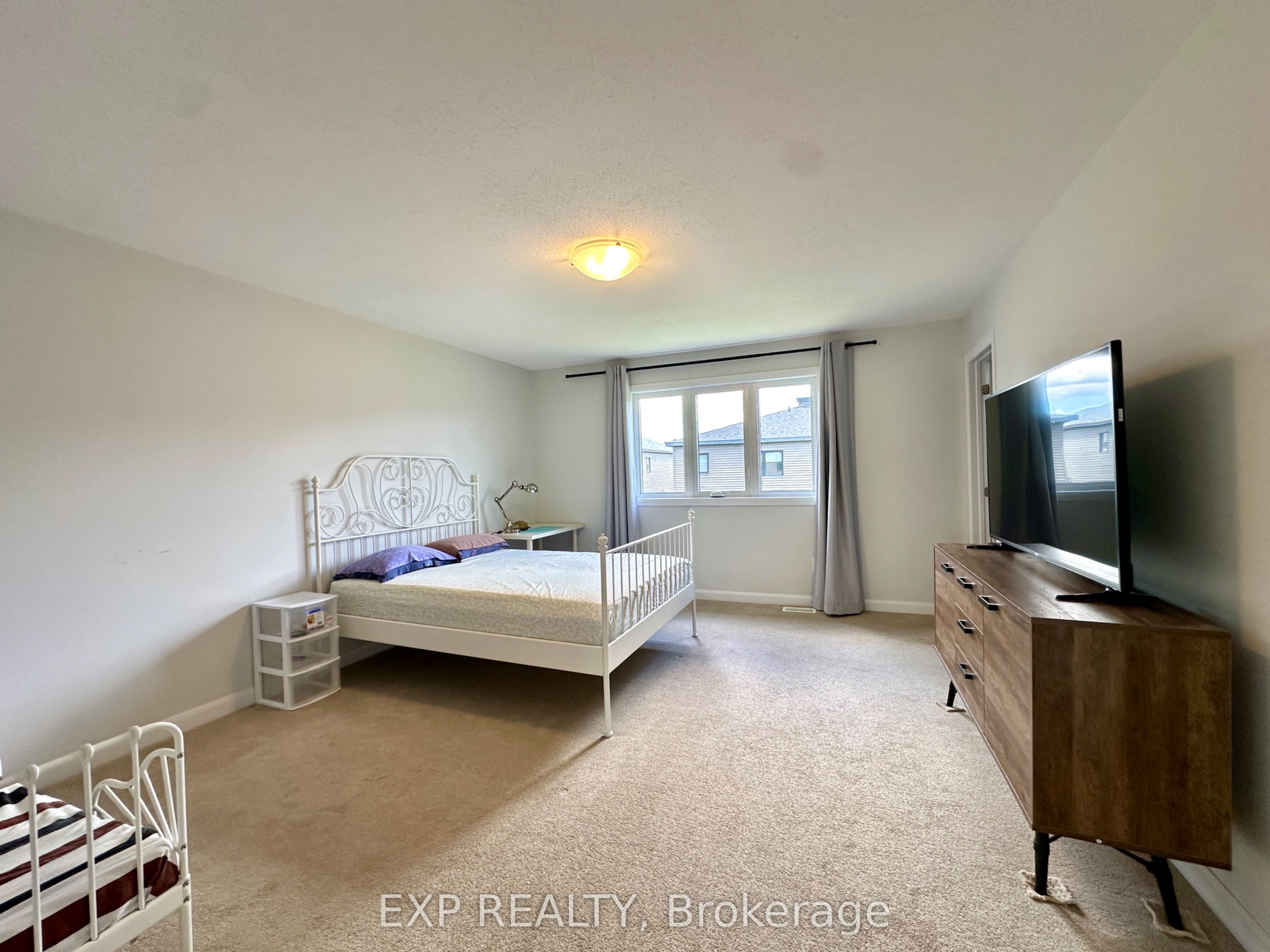 725 Cashmere Terrace Property Photo 12