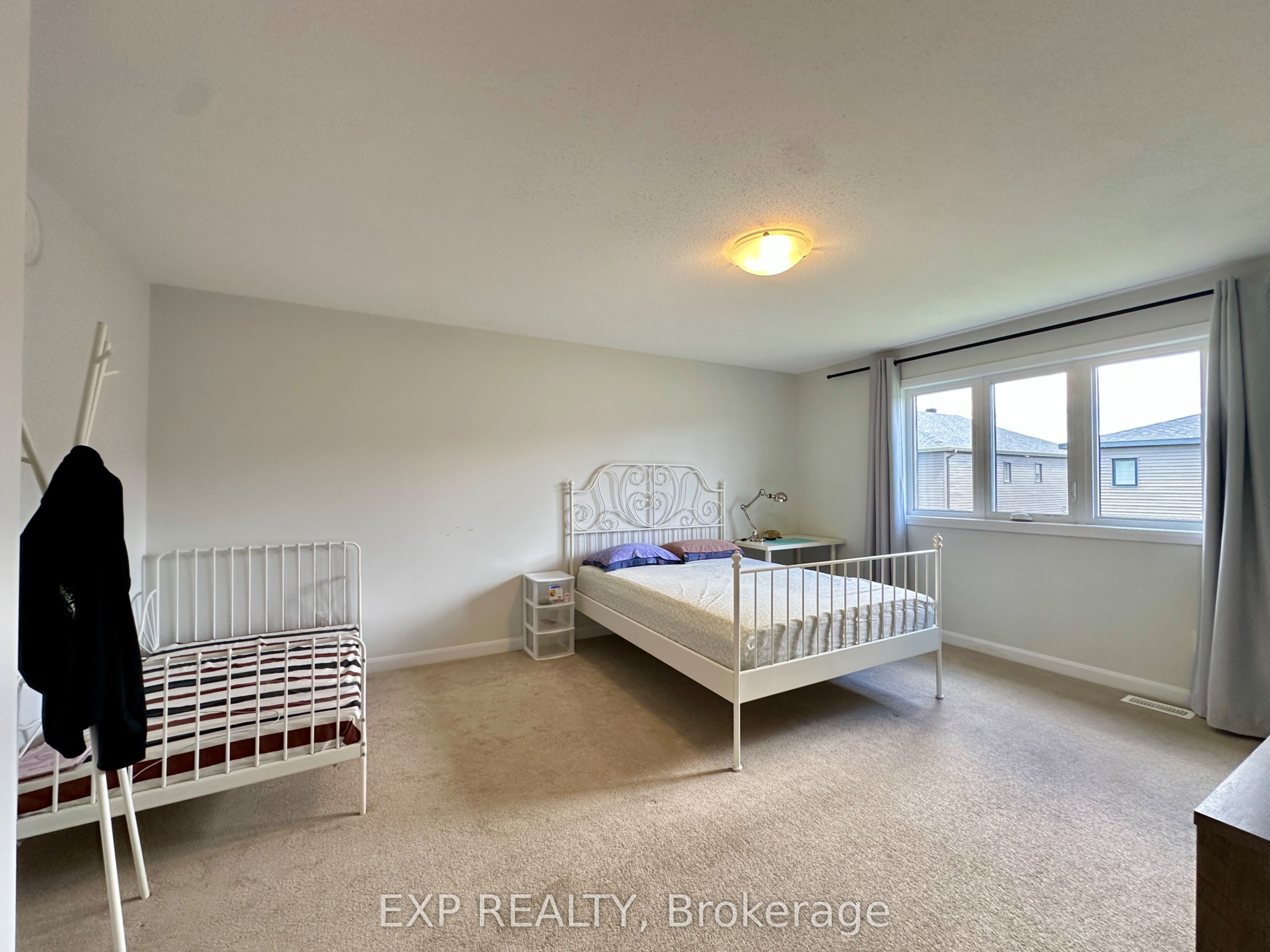 725 Cashmere Terrace Property Photo 13