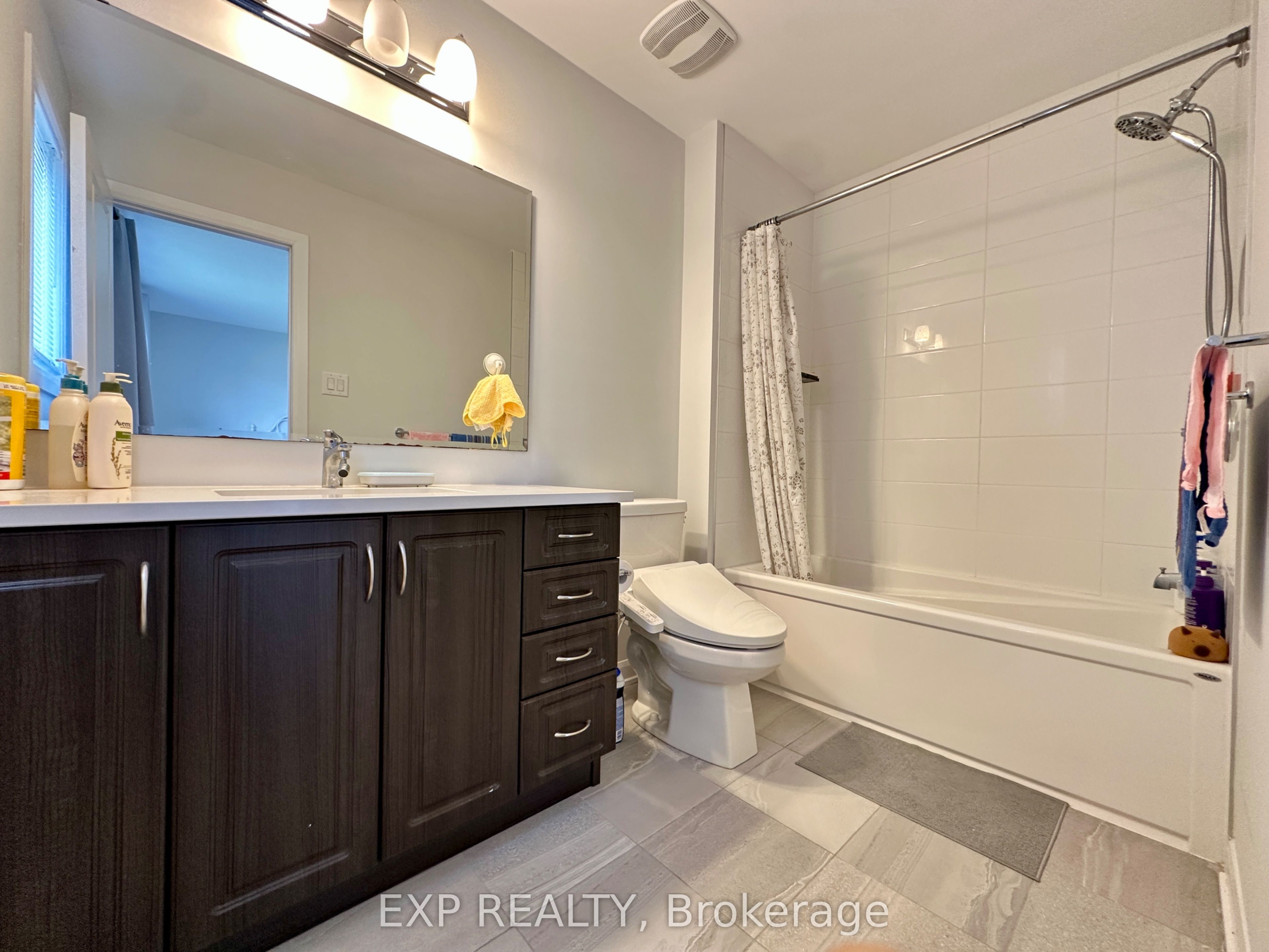 725 Cashmere Terrace Property Photo 16