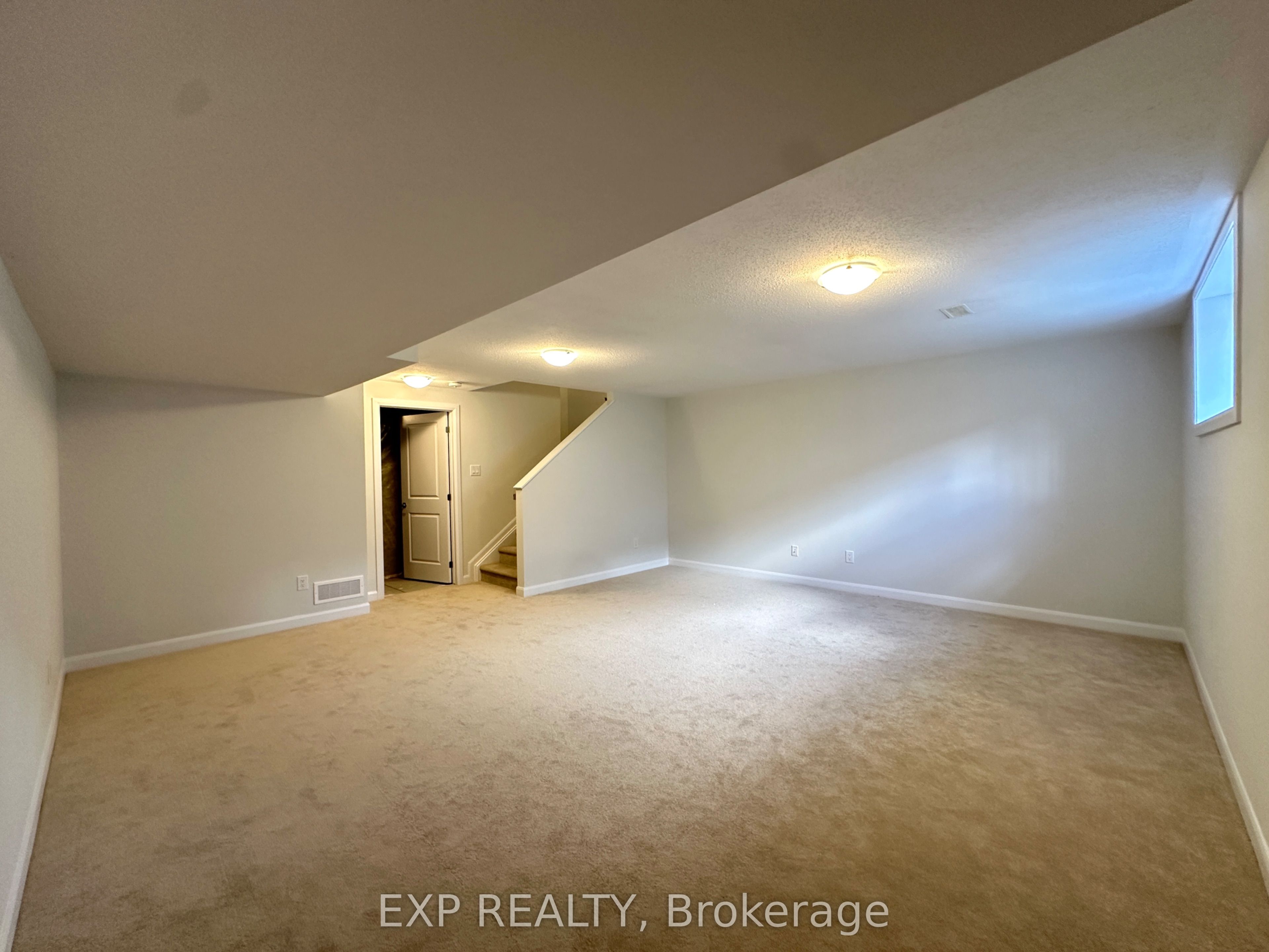 725 Cashmere Terrace Property Photo 23