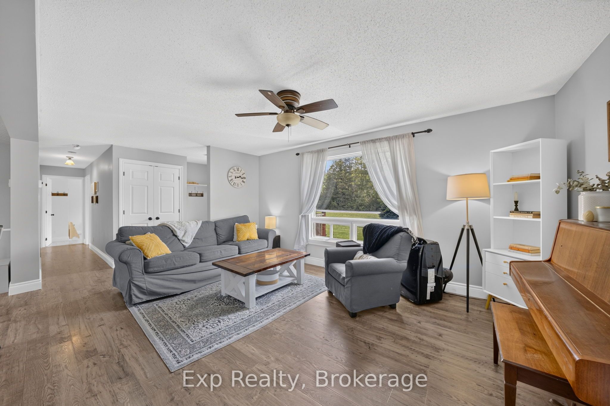 1901 Hollowview Road Property Photo 5