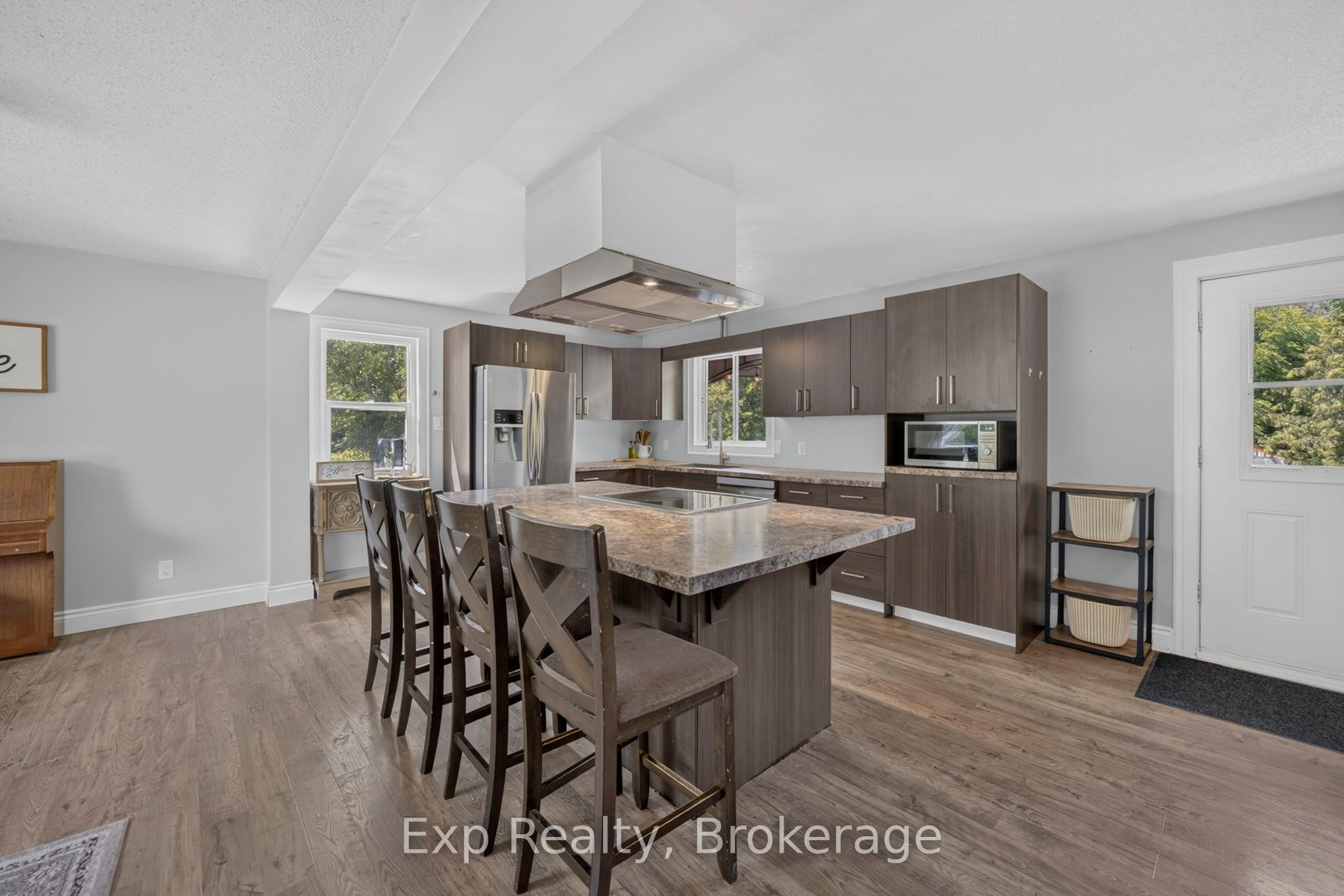 1901 Hollowview Road Property Photo 6