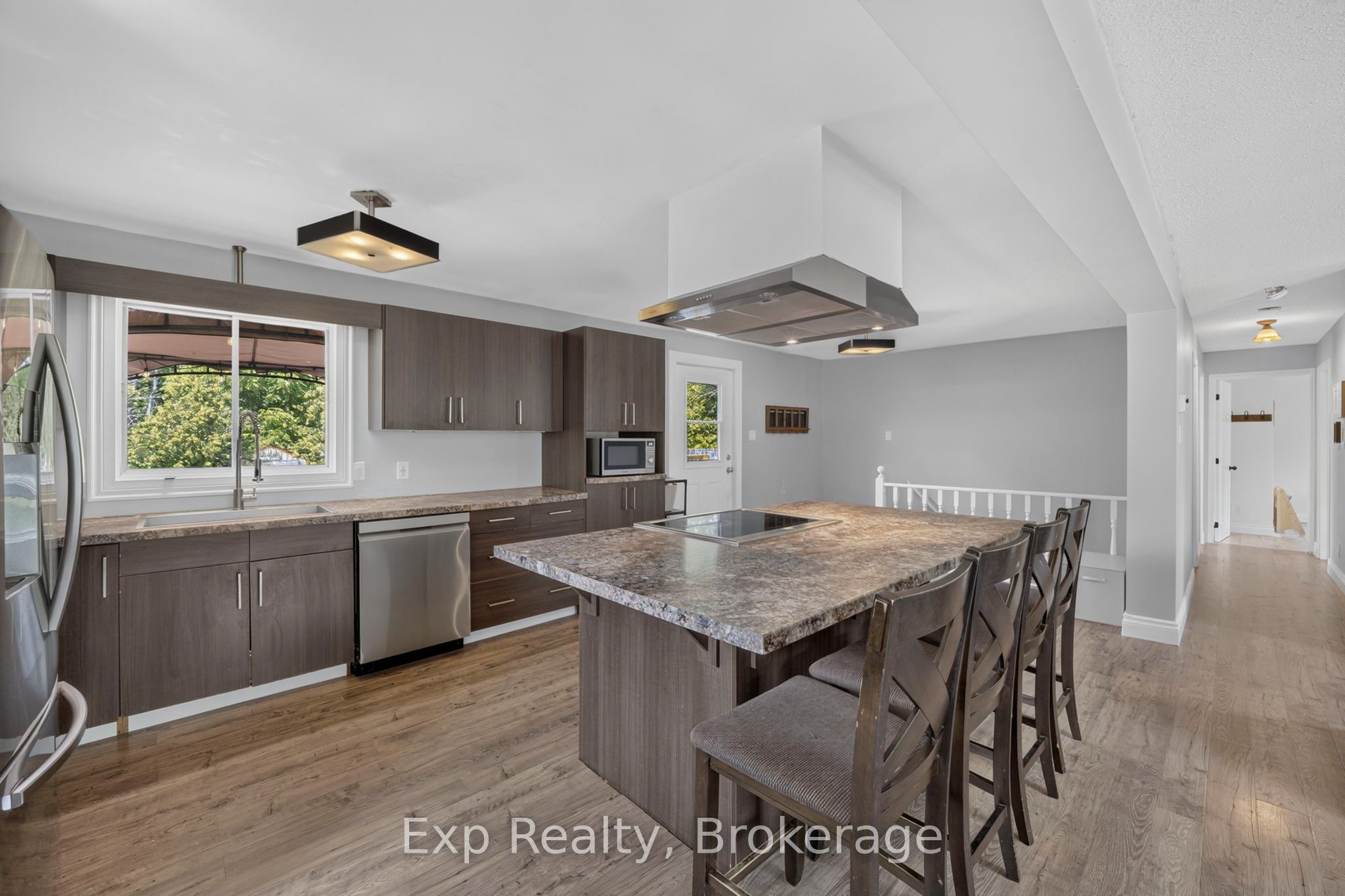 1901 Hollowview Road Property Photo 7