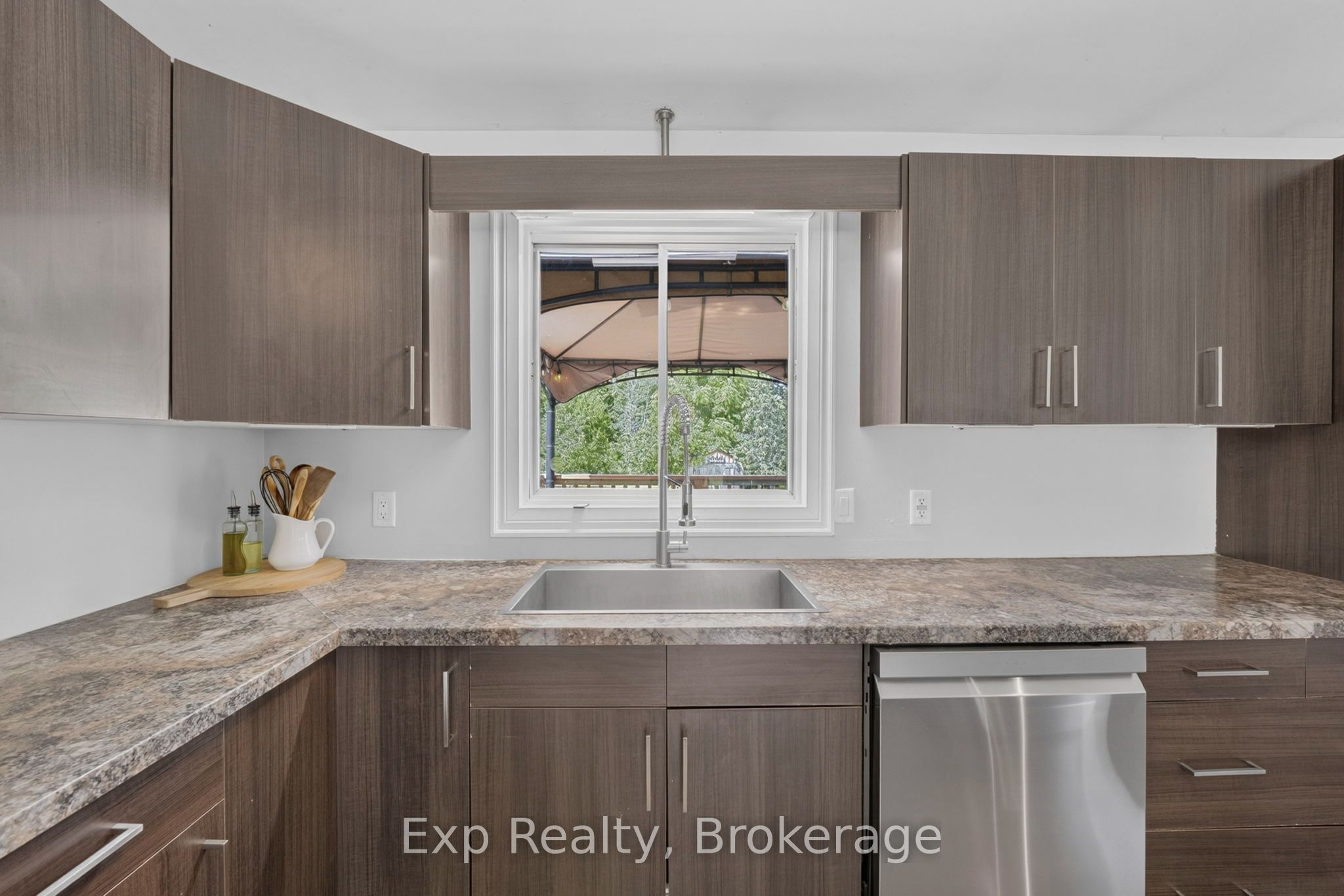 1901 Hollowview Road Property Photo 9