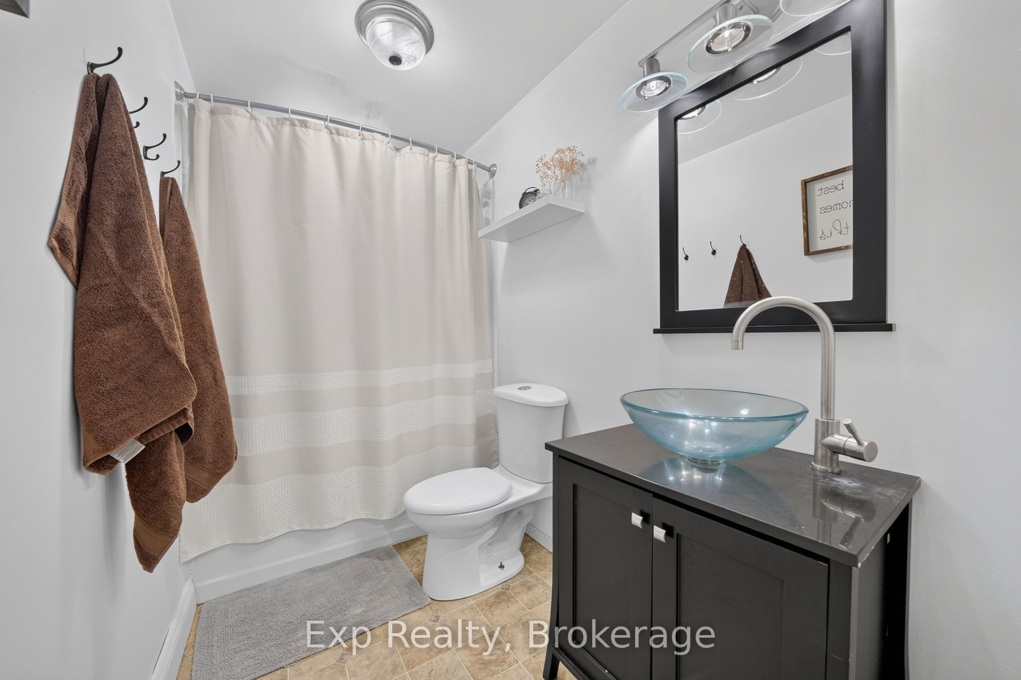 1901 Hollowview Road Property Photo 12
