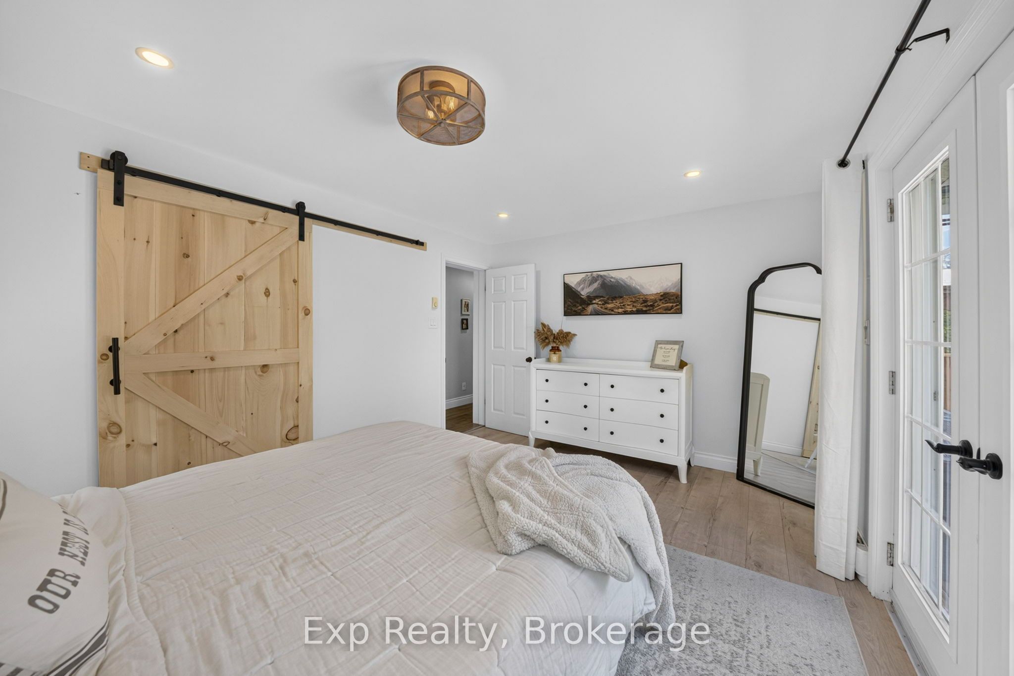 1901 Hollowview Road Property Photo 14