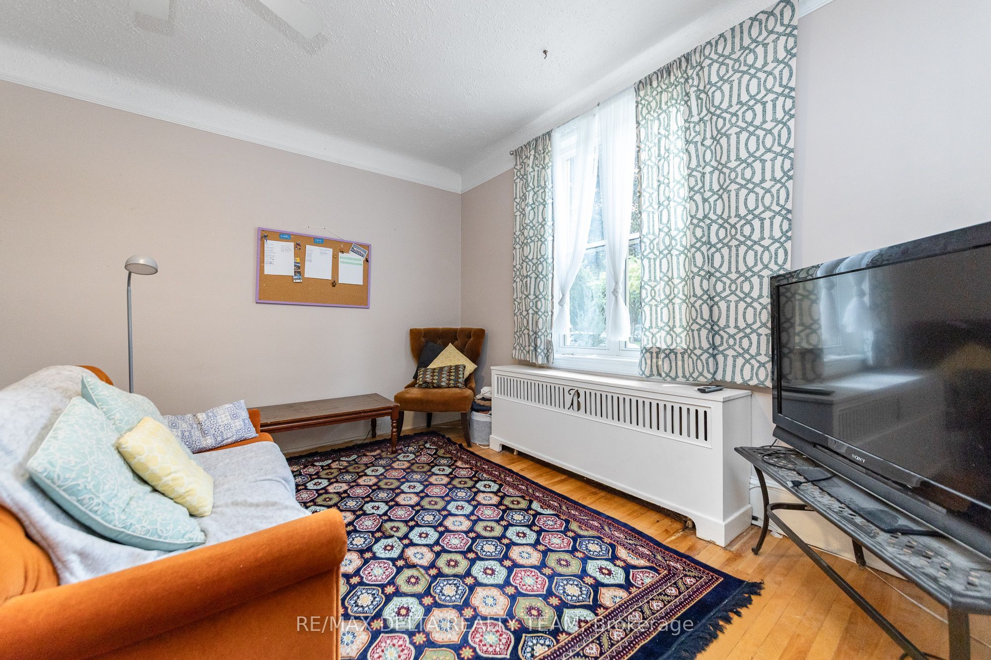 192 Stanley Avenue A Property Photo 3