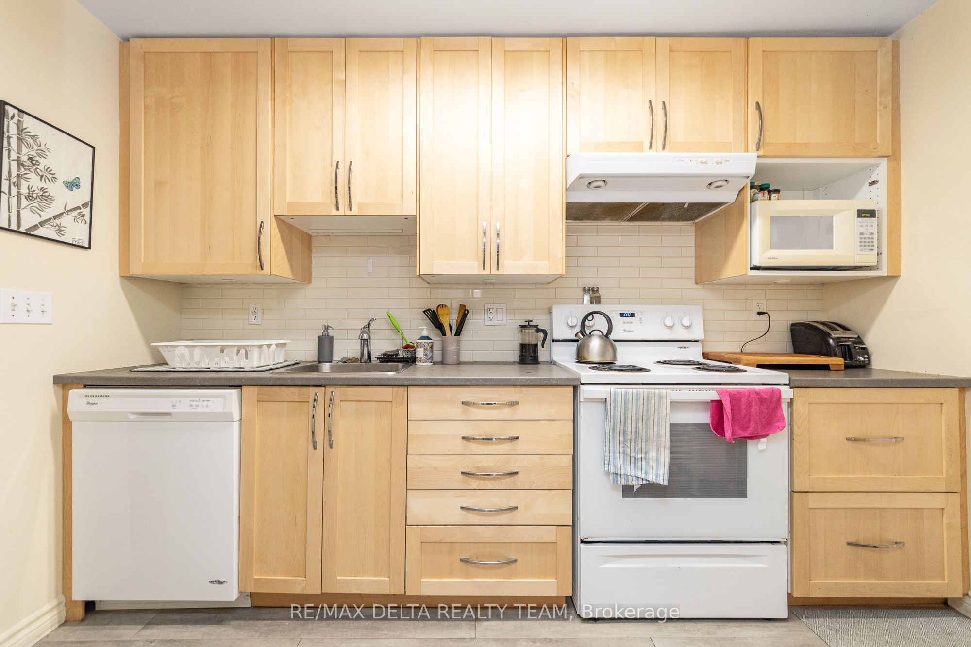 192 Stanley Avenue A Property Photo 10