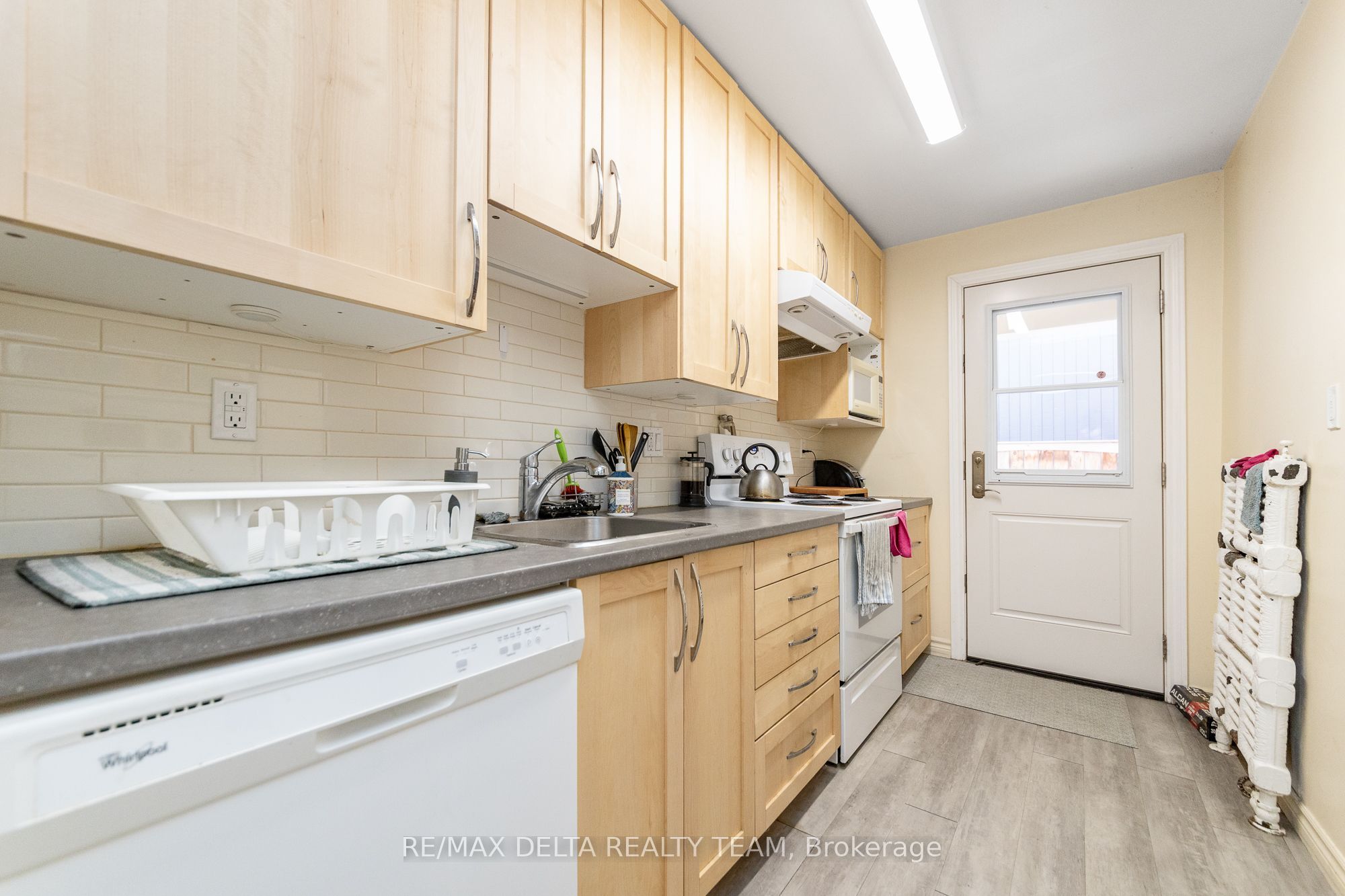 192 Stanley Avenue A Property Photo 12