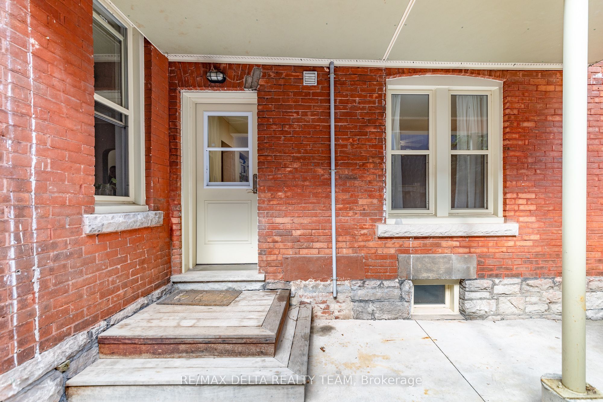 192 Stanley Avenue A Property Photo 17