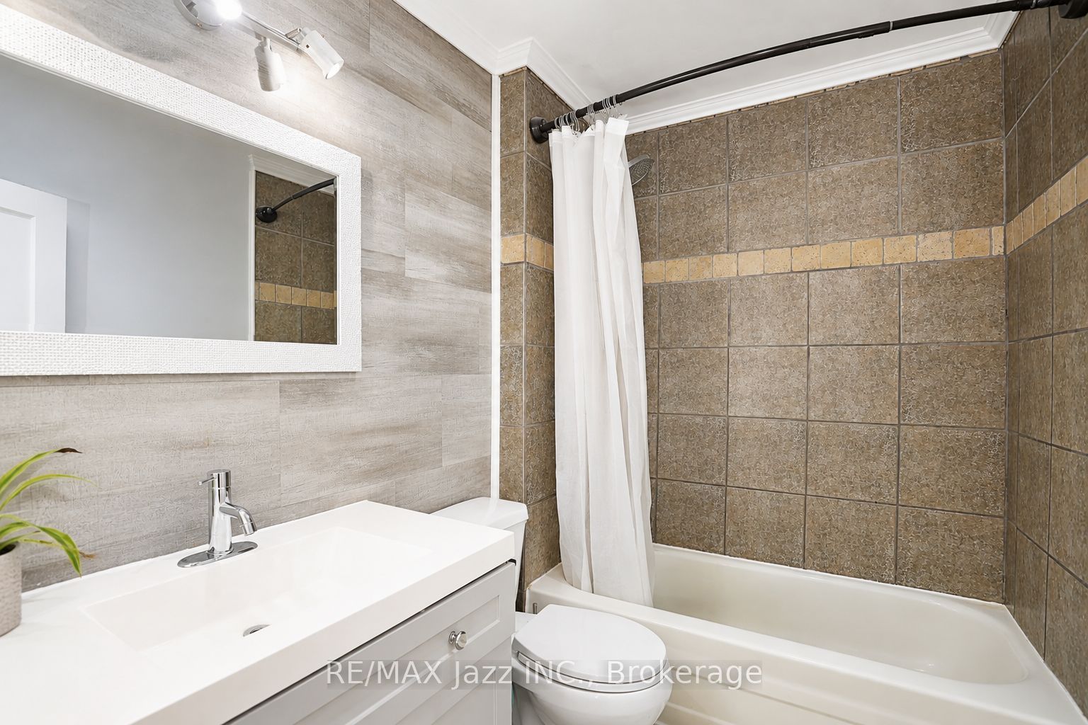 159 Byron Street Property Photo 6