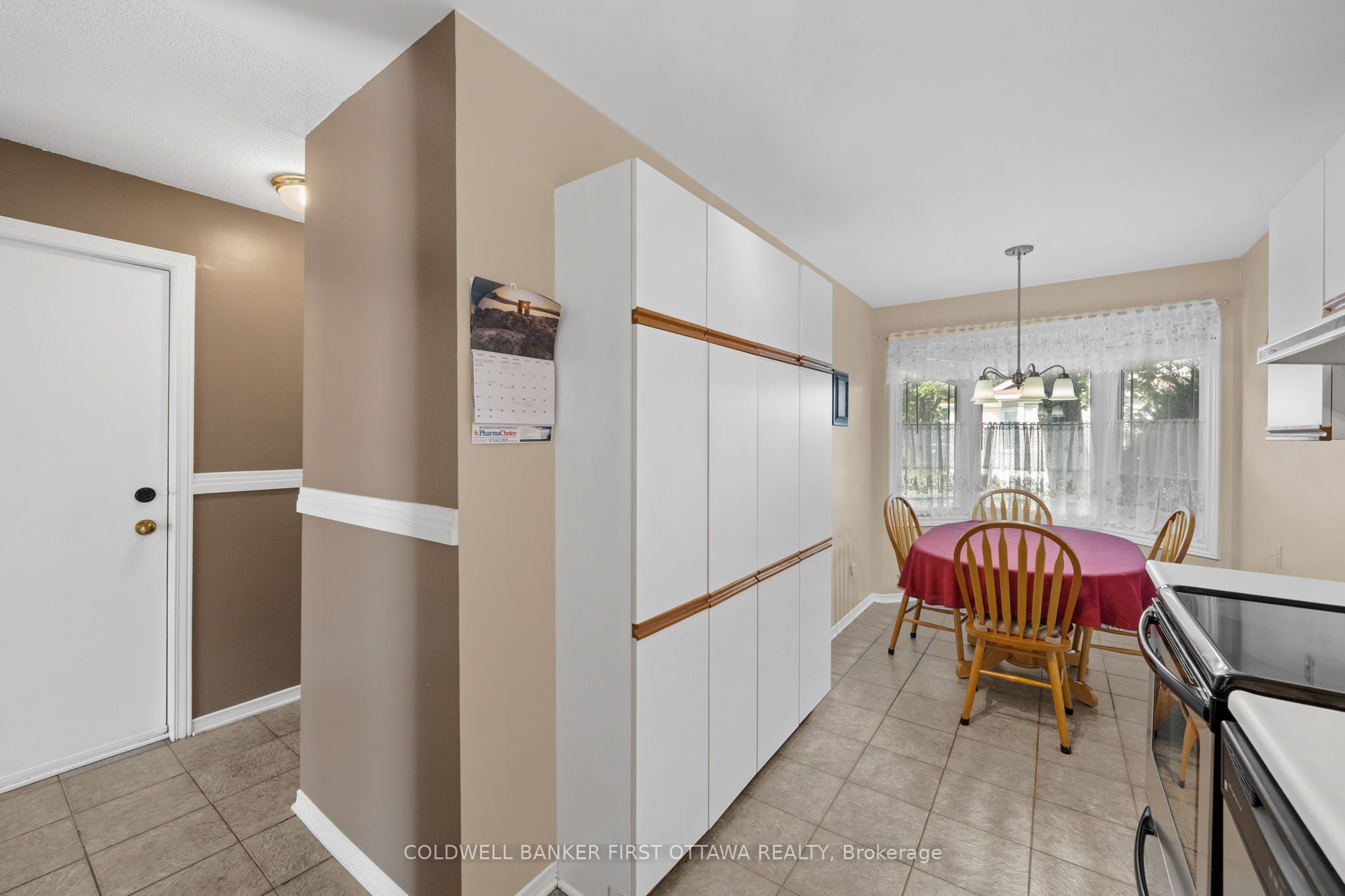 3004 Victoria Heights Crescent Property Photo 4