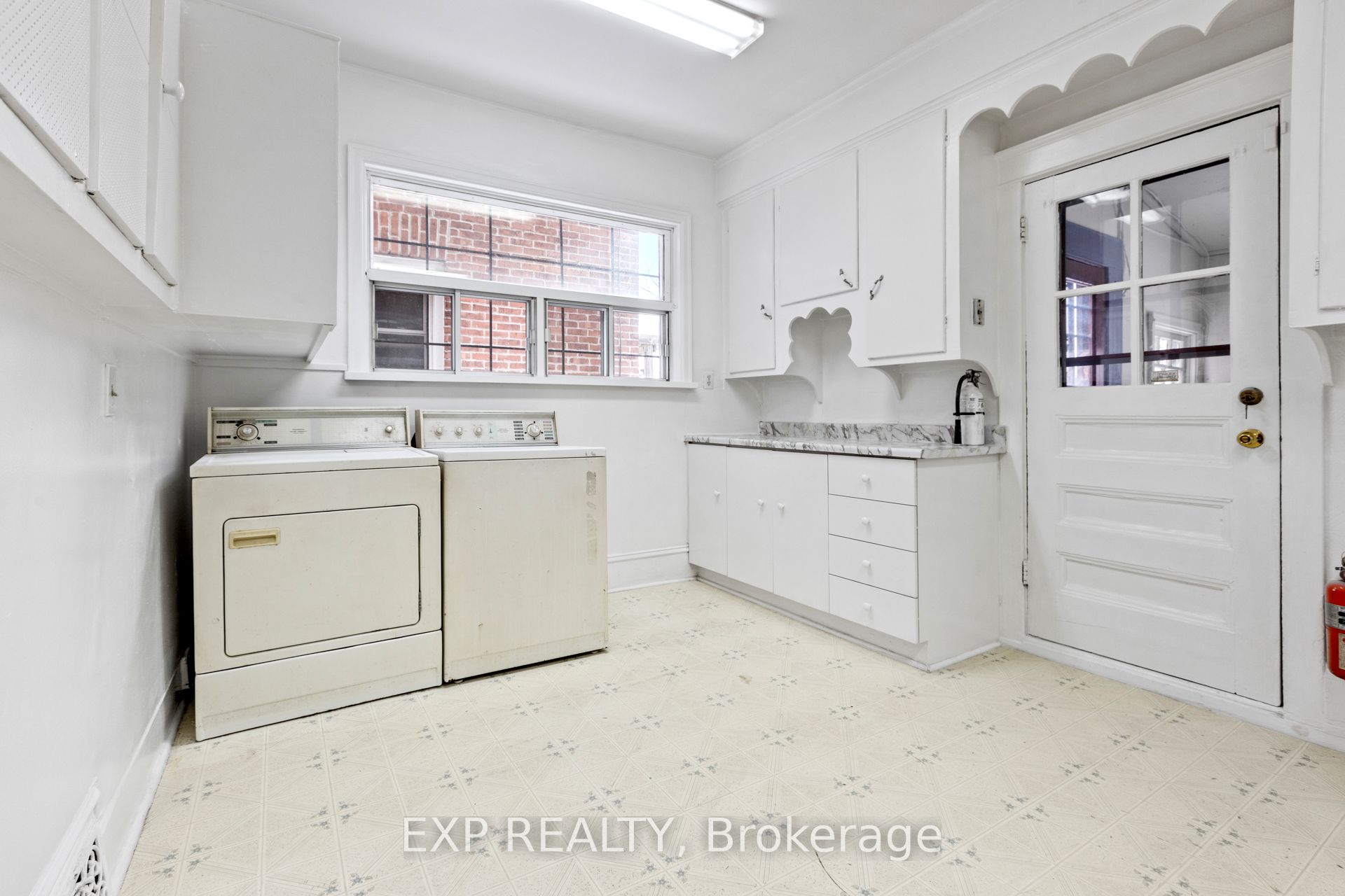 292-294 Clarence Street Property Photo 27