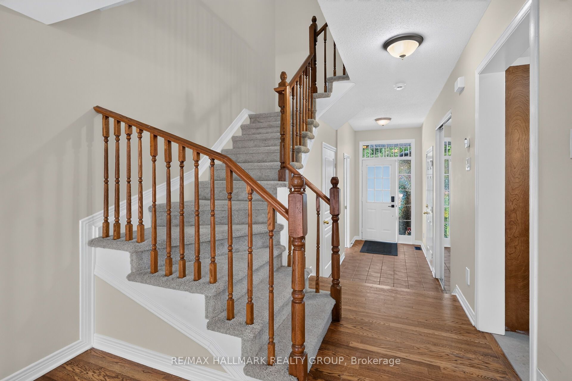 24 Gray Crescent Property Photo 5