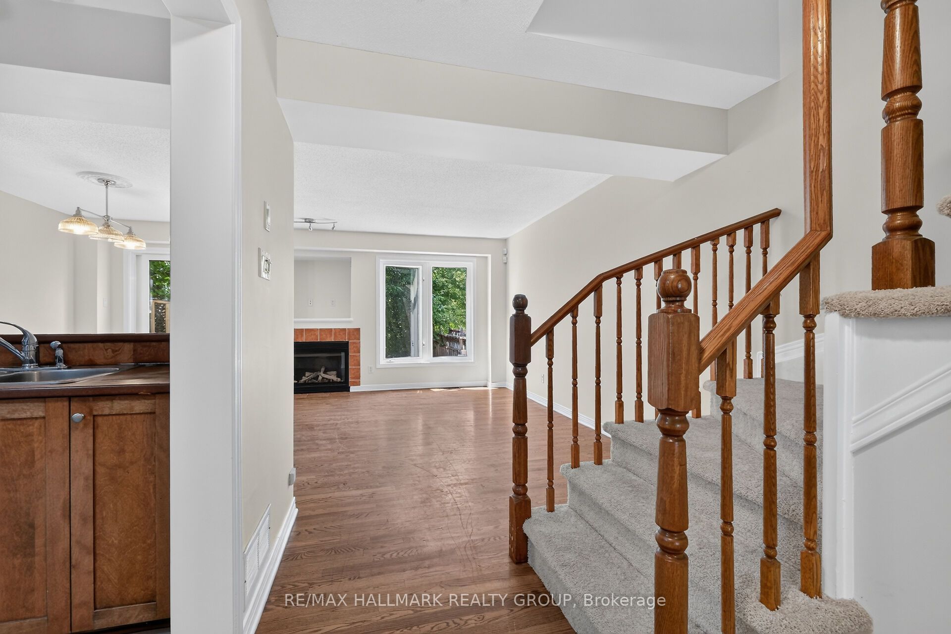 24 Gray Crescent Property Photo 8