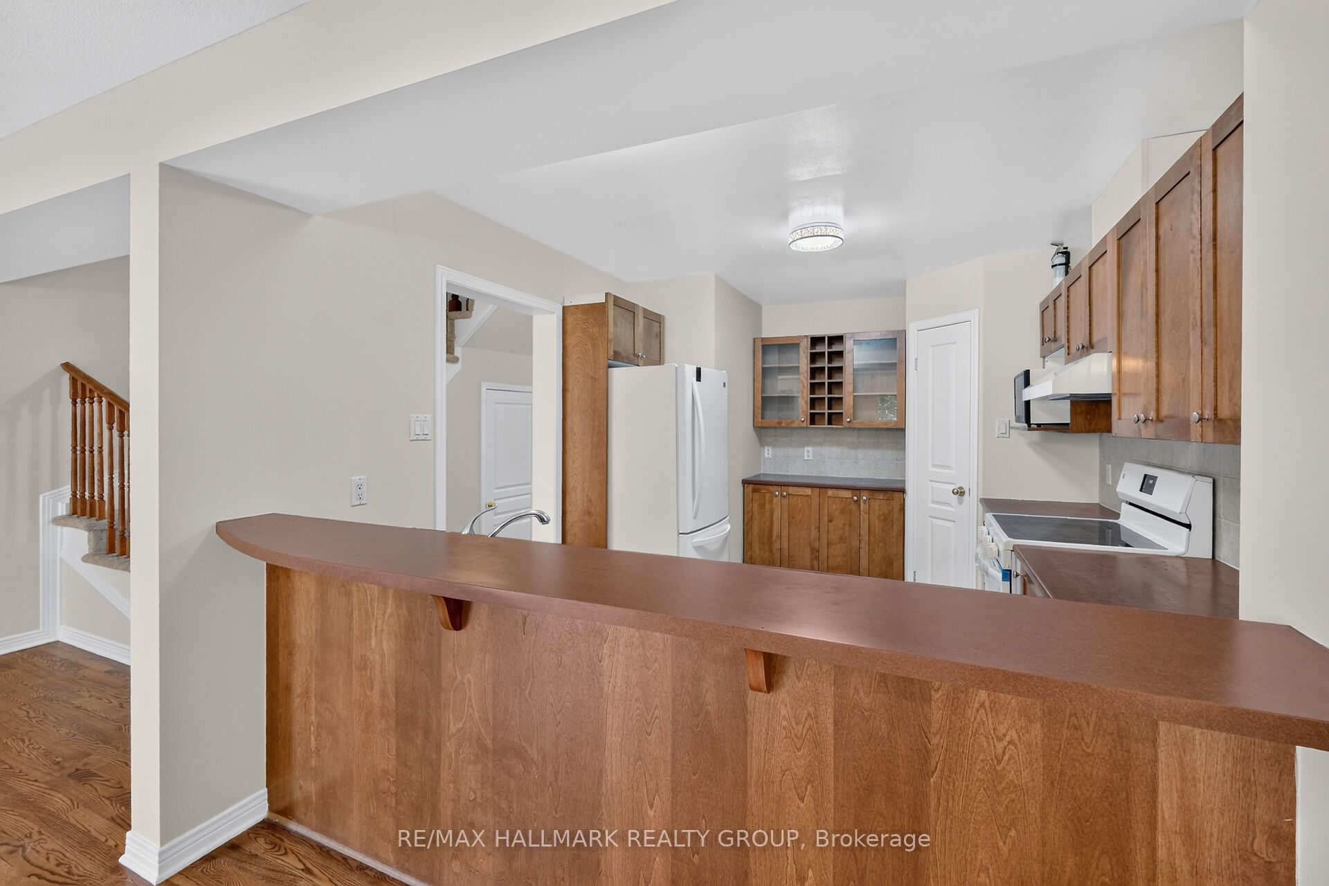 24 Gray Crescent Property Photo 9