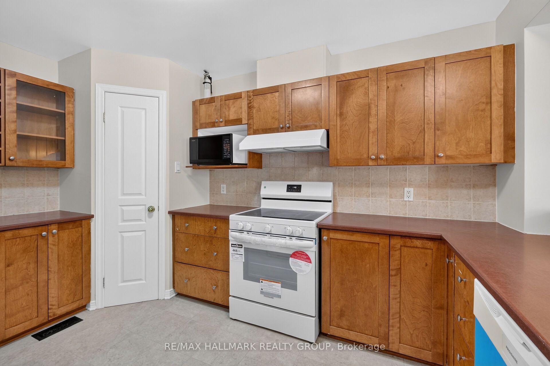 24 Gray Crescent Property Photo 12