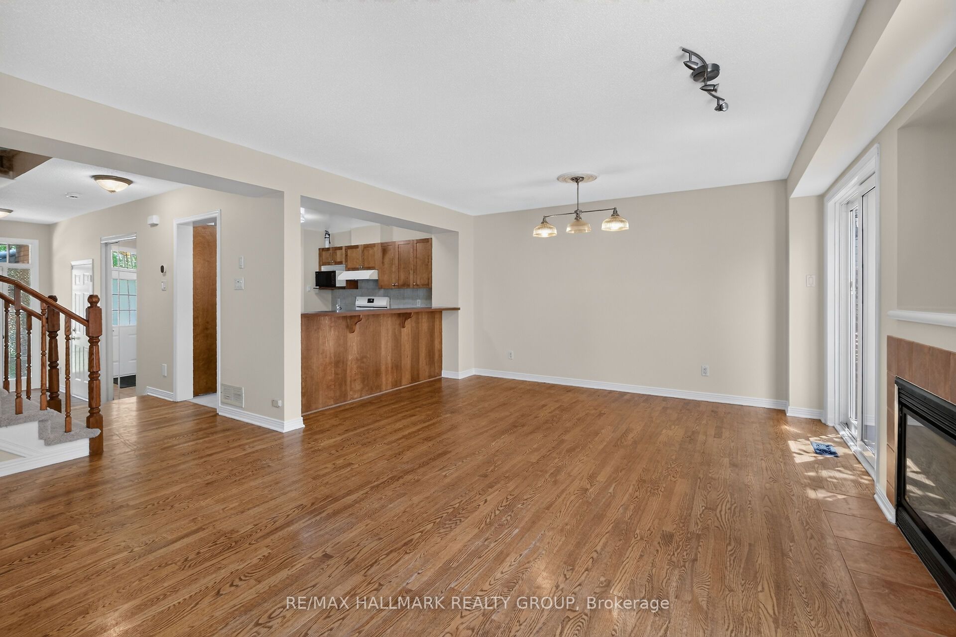 24 Gray Crescent Property Photo 13