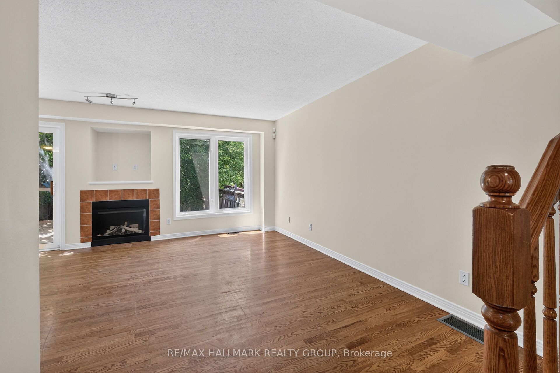 24 Gray Crescent Property Photo 14