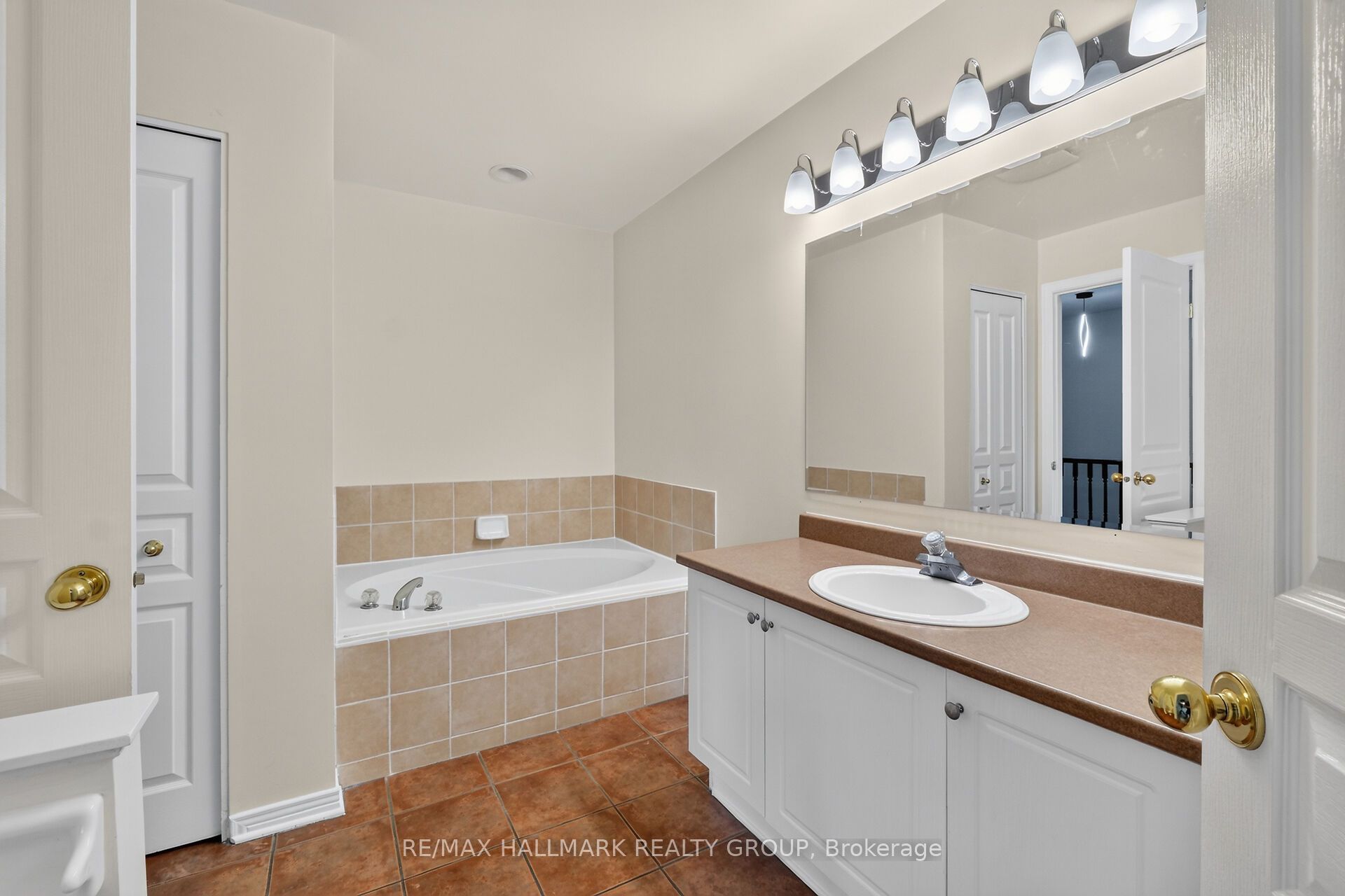 24 Gray Crescent Property Photo 21