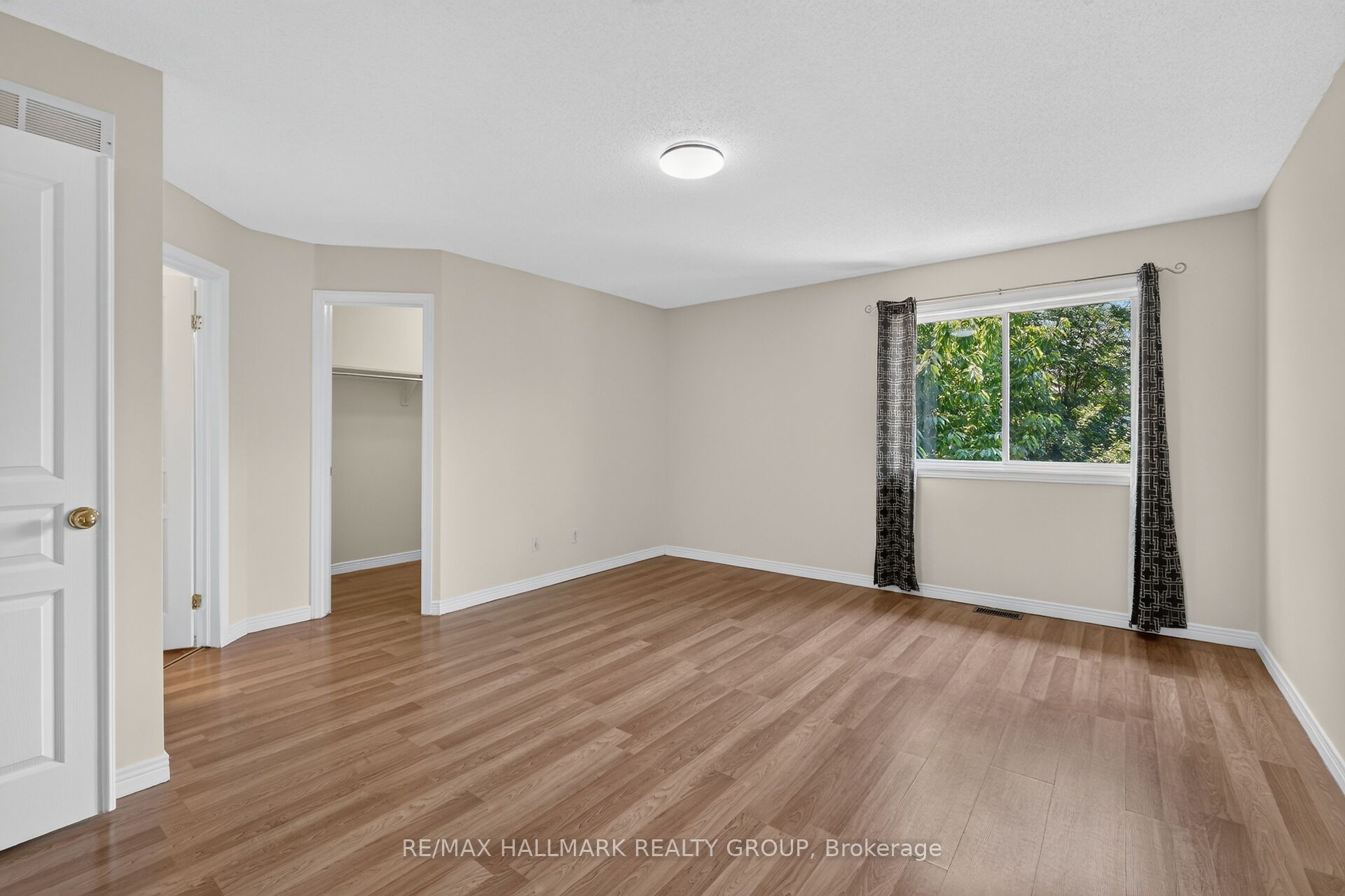 24 Gray Crescent Property Photo 22