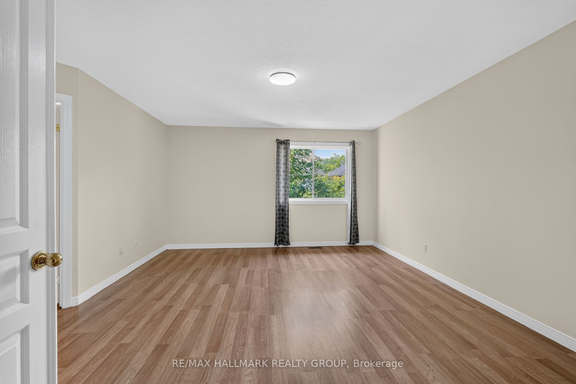 24 Gray Crescent Property Photo 23