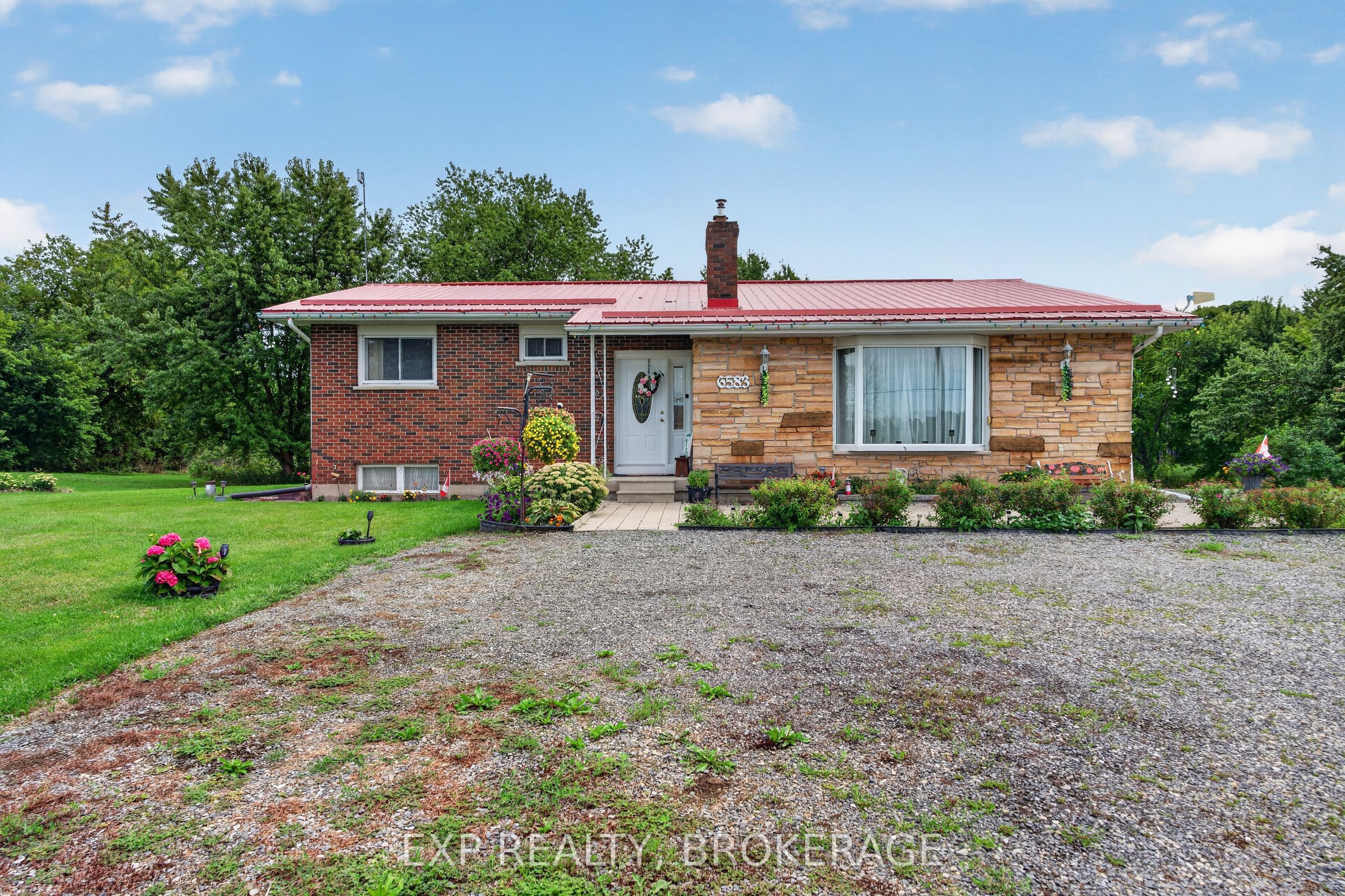 6583 Highway 15 Property Photo 1