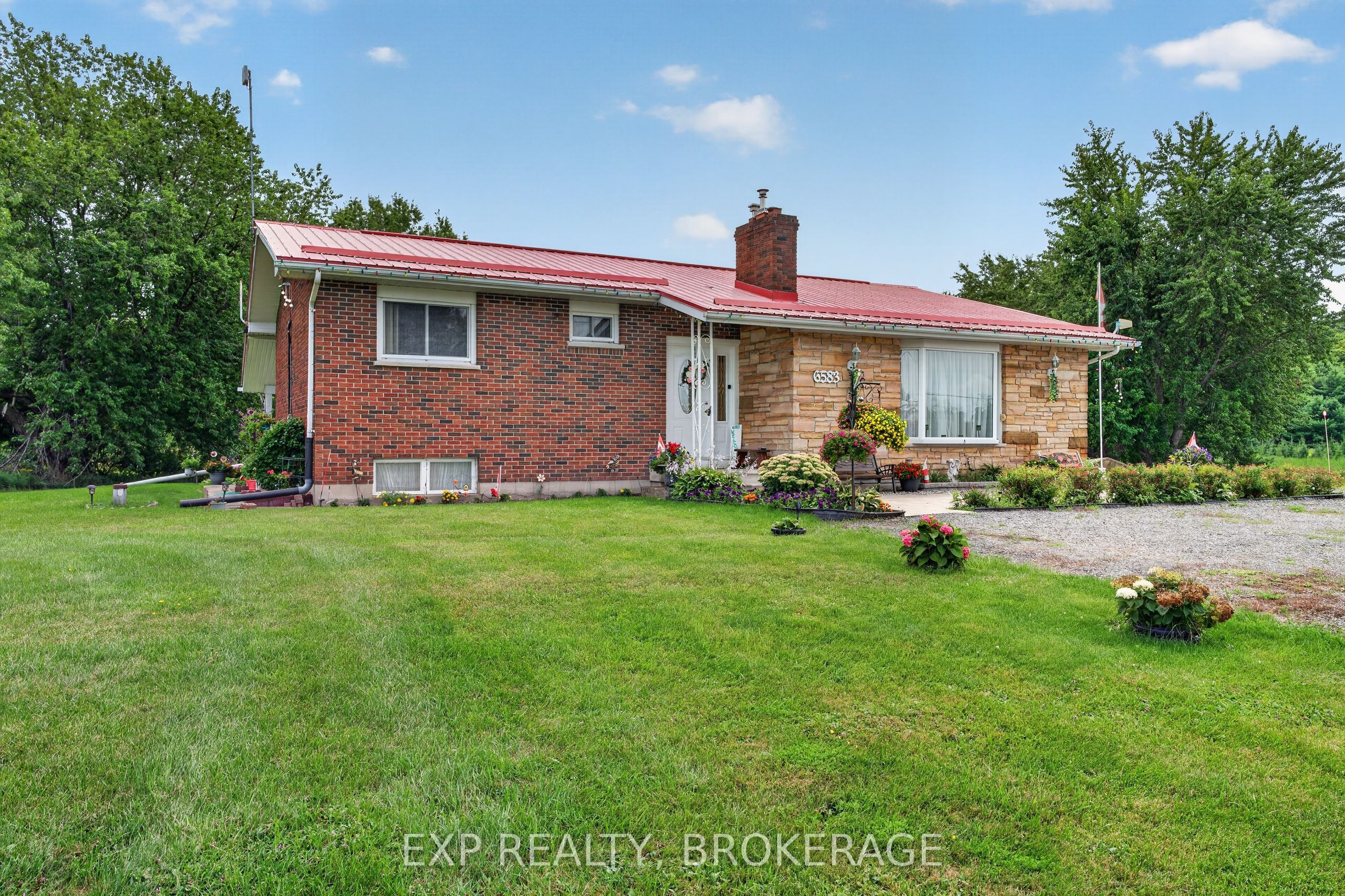 6583 Highway 15 Property Photo 3