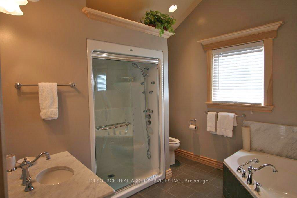 1016 Twin Pine Lane Property Photo 4