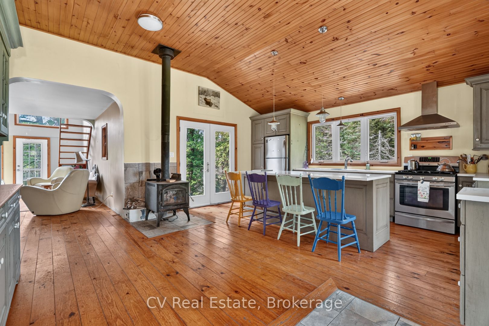 625 Chetwynd Road Property Photo 3