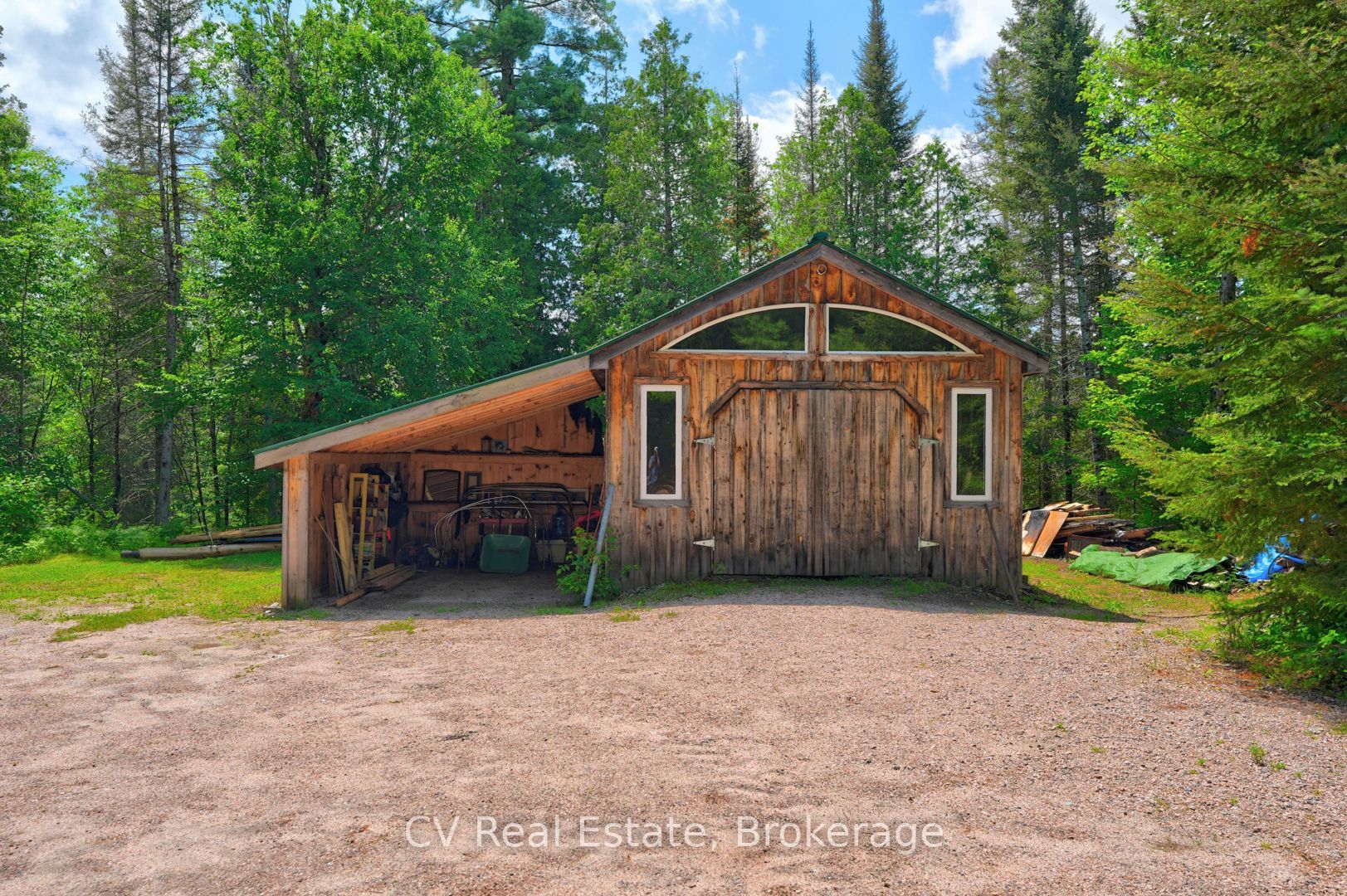 625 Chetwynd Road Property Photo 4