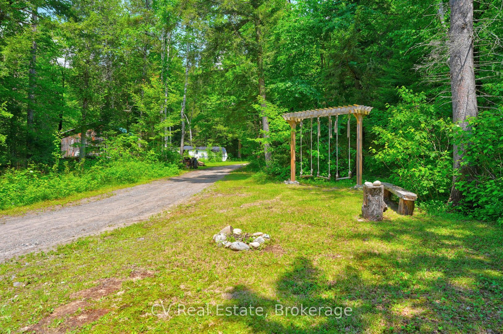 625 Chetwynd Road Property Photo 11