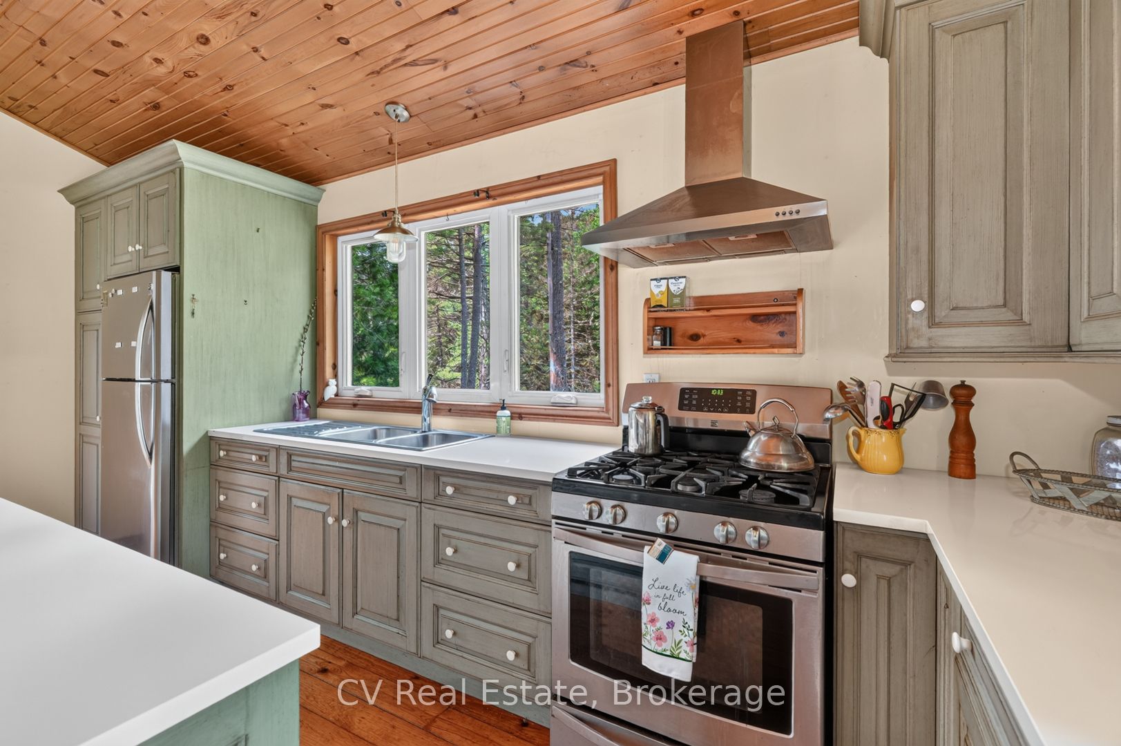 625 Chetwynd Road Property Photo 16
