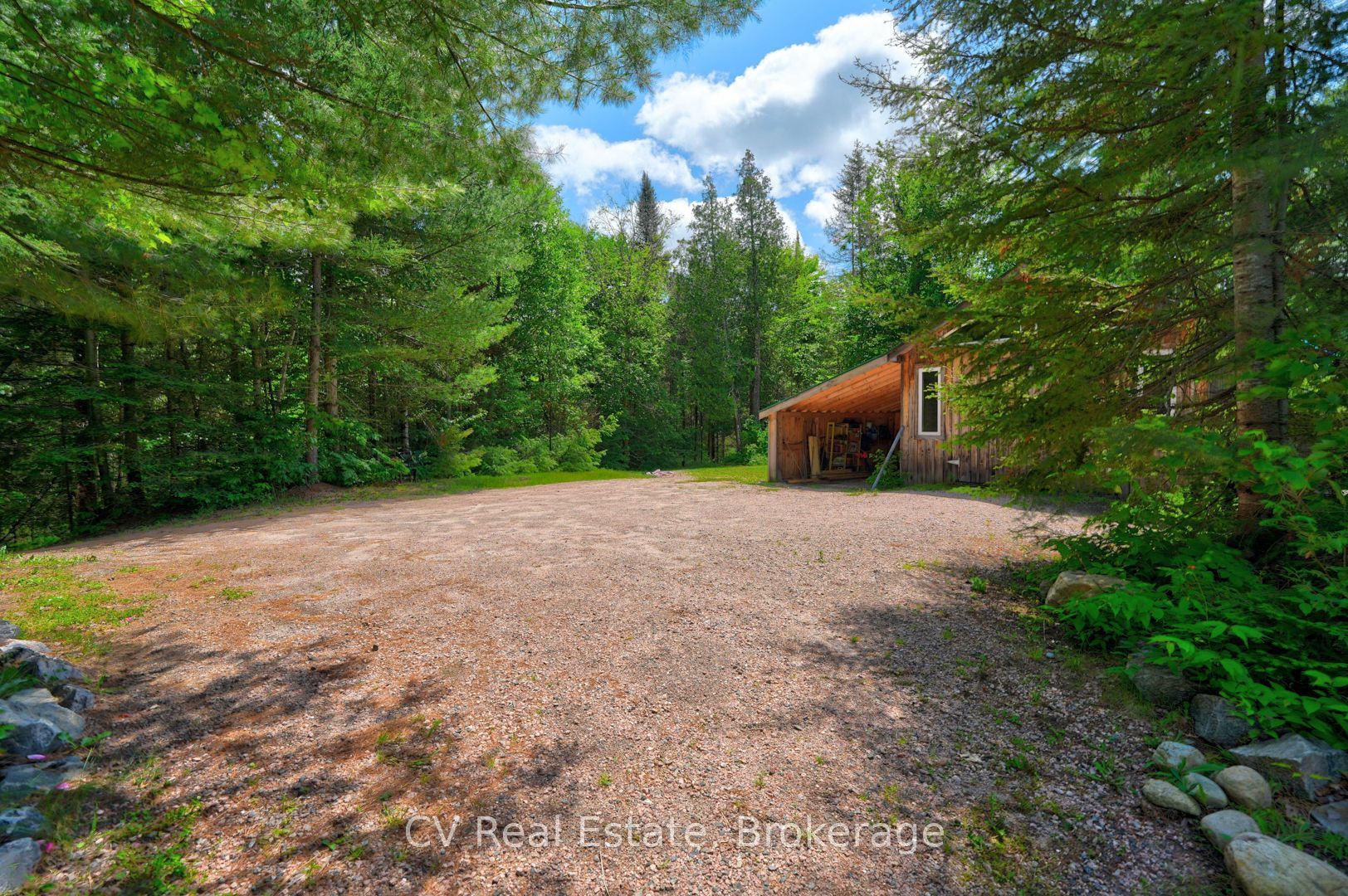 625 Chetwynd Road Property Photo 34