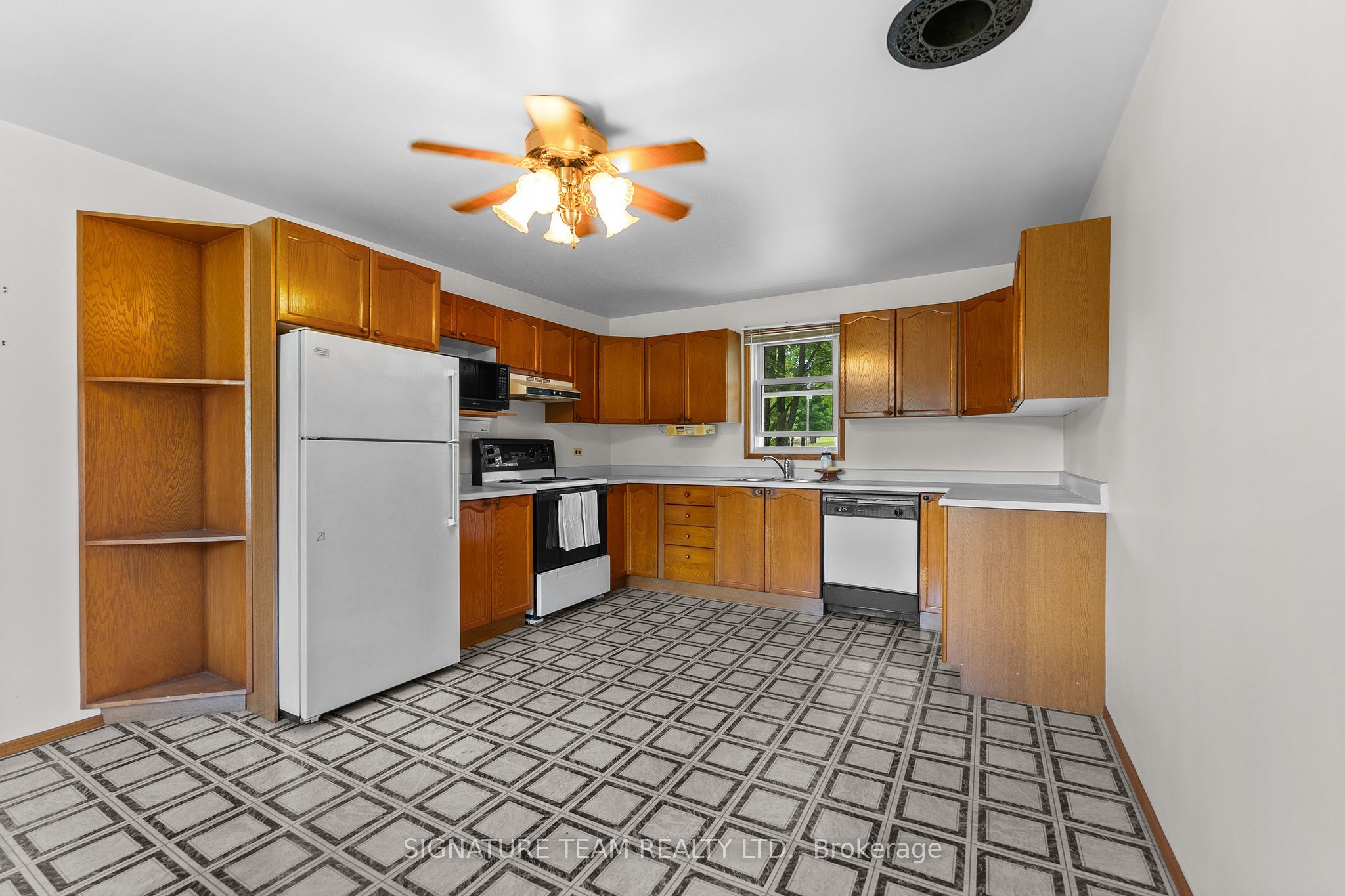 1208 Augsburg Road N Property Photo 10